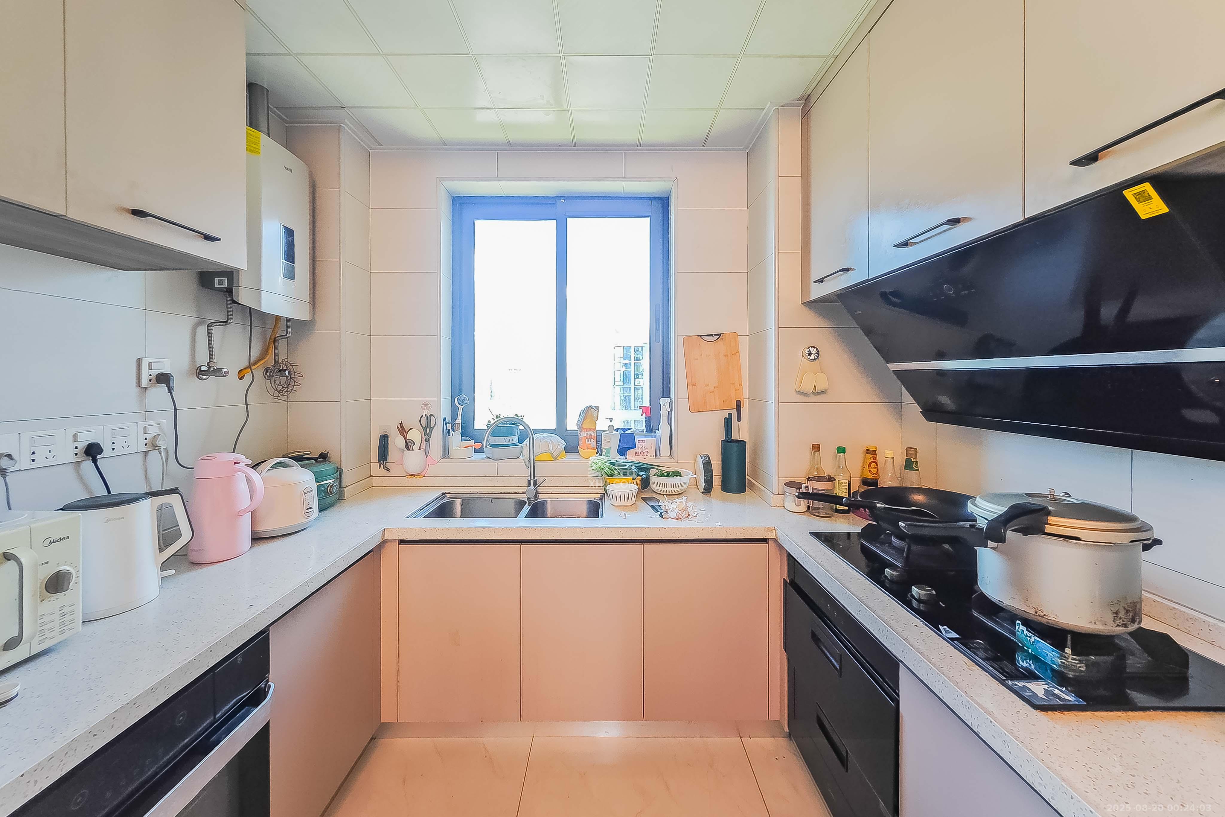 明昇壹城(明昇时代广场)一期  3室1厅1卫    139.8万 明昇壹城(明昇时代广场)一期  3室1厅1卫    139.8万厨房