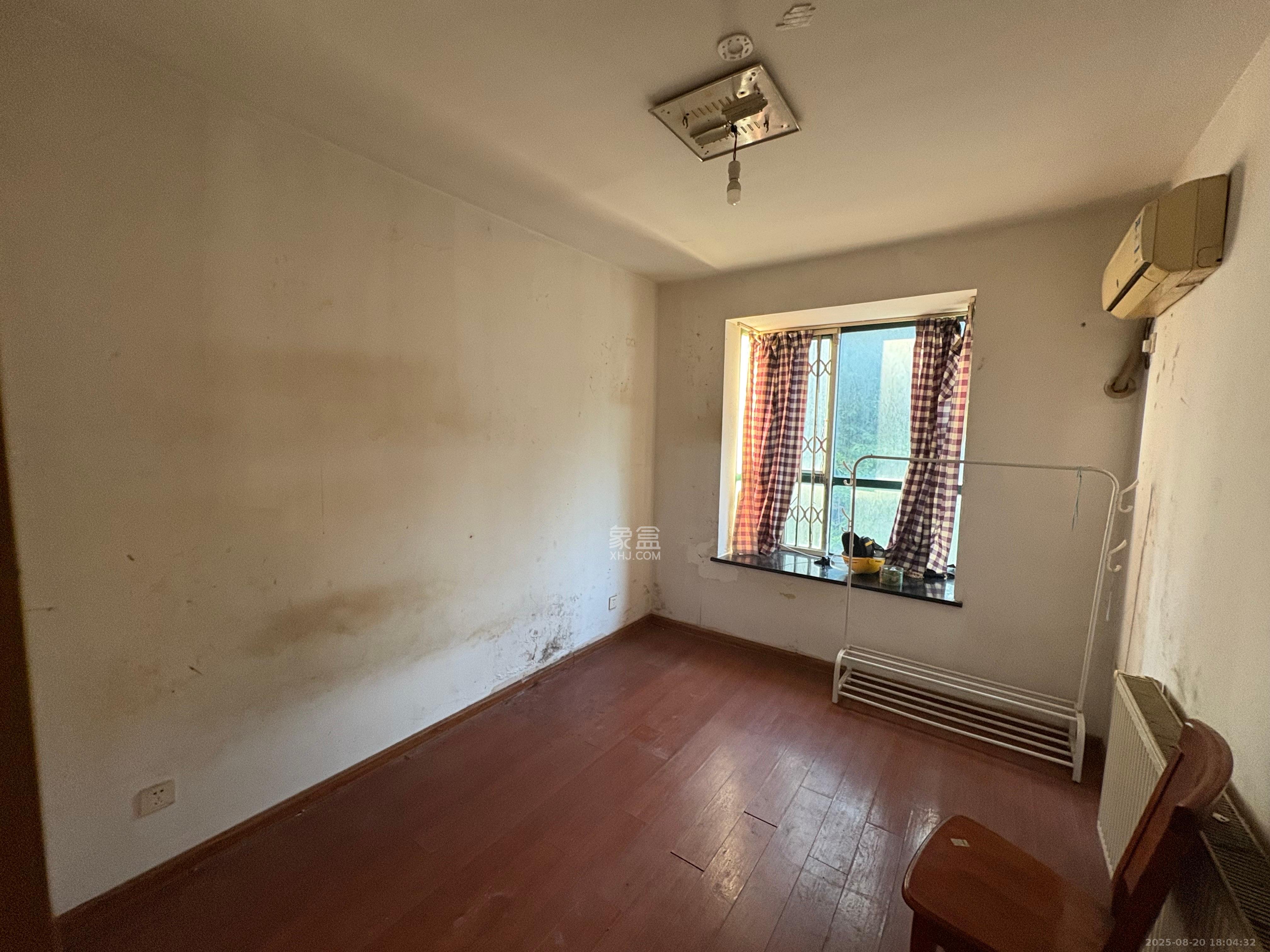 西湖丽景  4室2厅1卫    3000.0元/月室内图