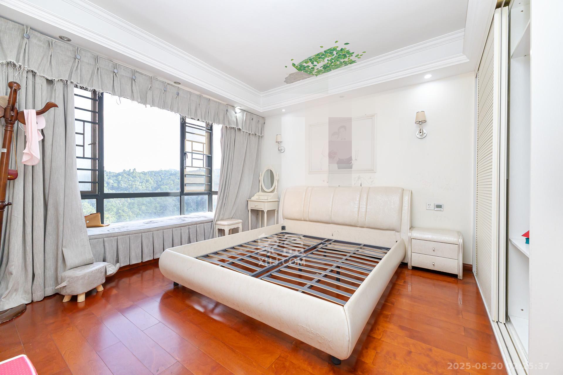 珠江东方明珠(新地东方明珠)三期  4室2厅2卫    82.0万 珠江东方明珠(新地东方明珠)三期  4室2厅2卫    82.0万卧室