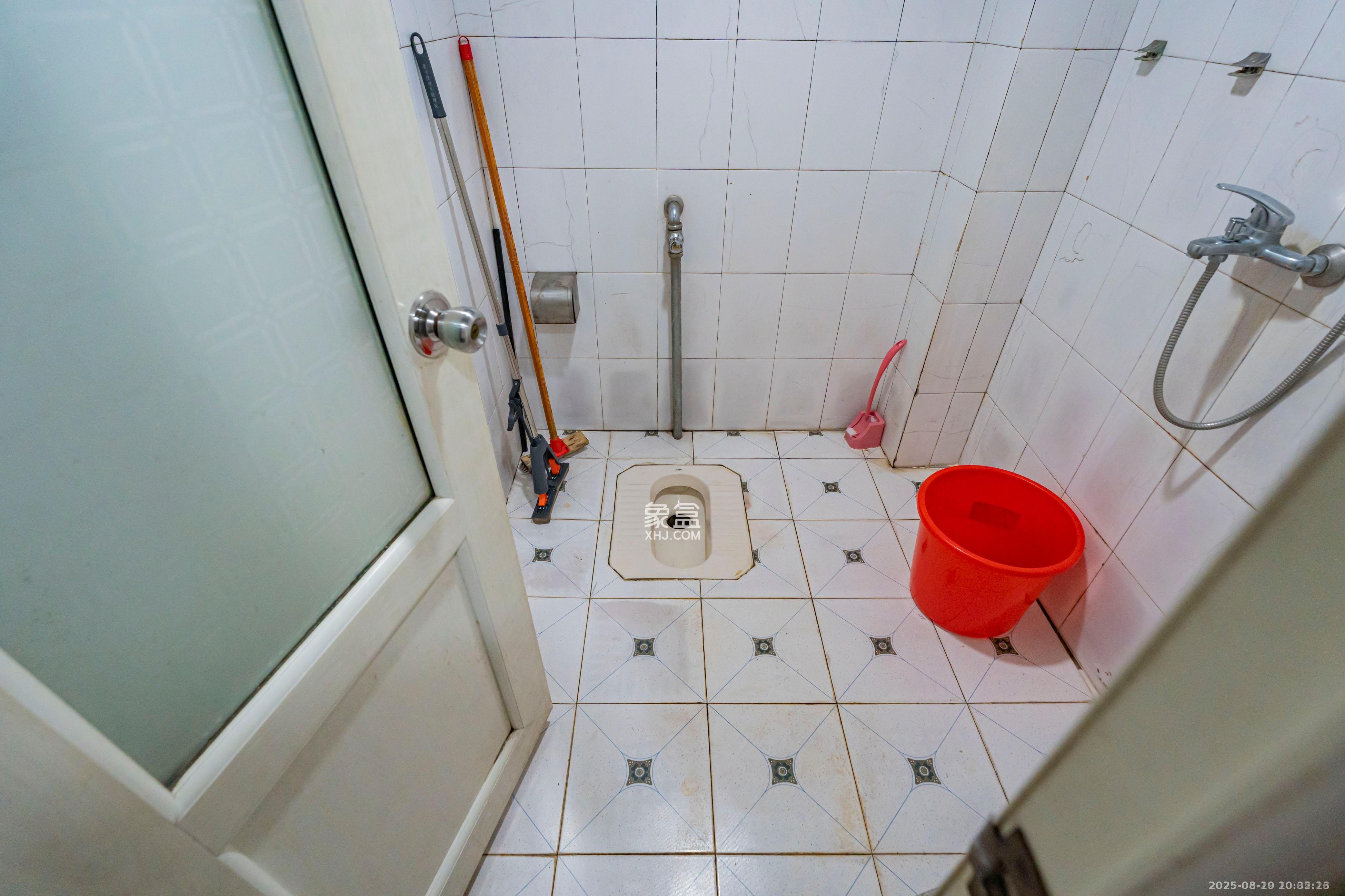 学宫街商住楼  3室2厅1卫    2300.0元/月 学宫街商住楼  3室2厅1卫    2300.0元/月室内图