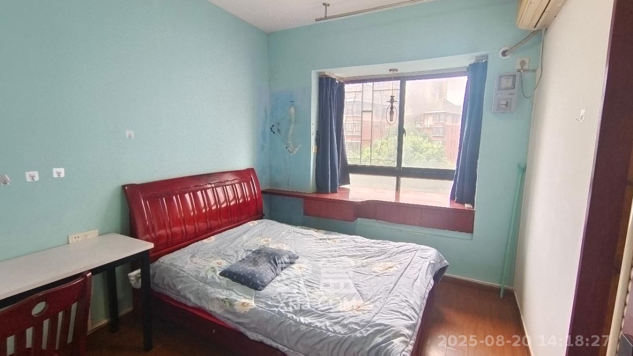 莲湖汽配城 5室2厅1卫 2700.0元/月 莲湖汽配城 5室2厅1卫 2700.0元/月室内图