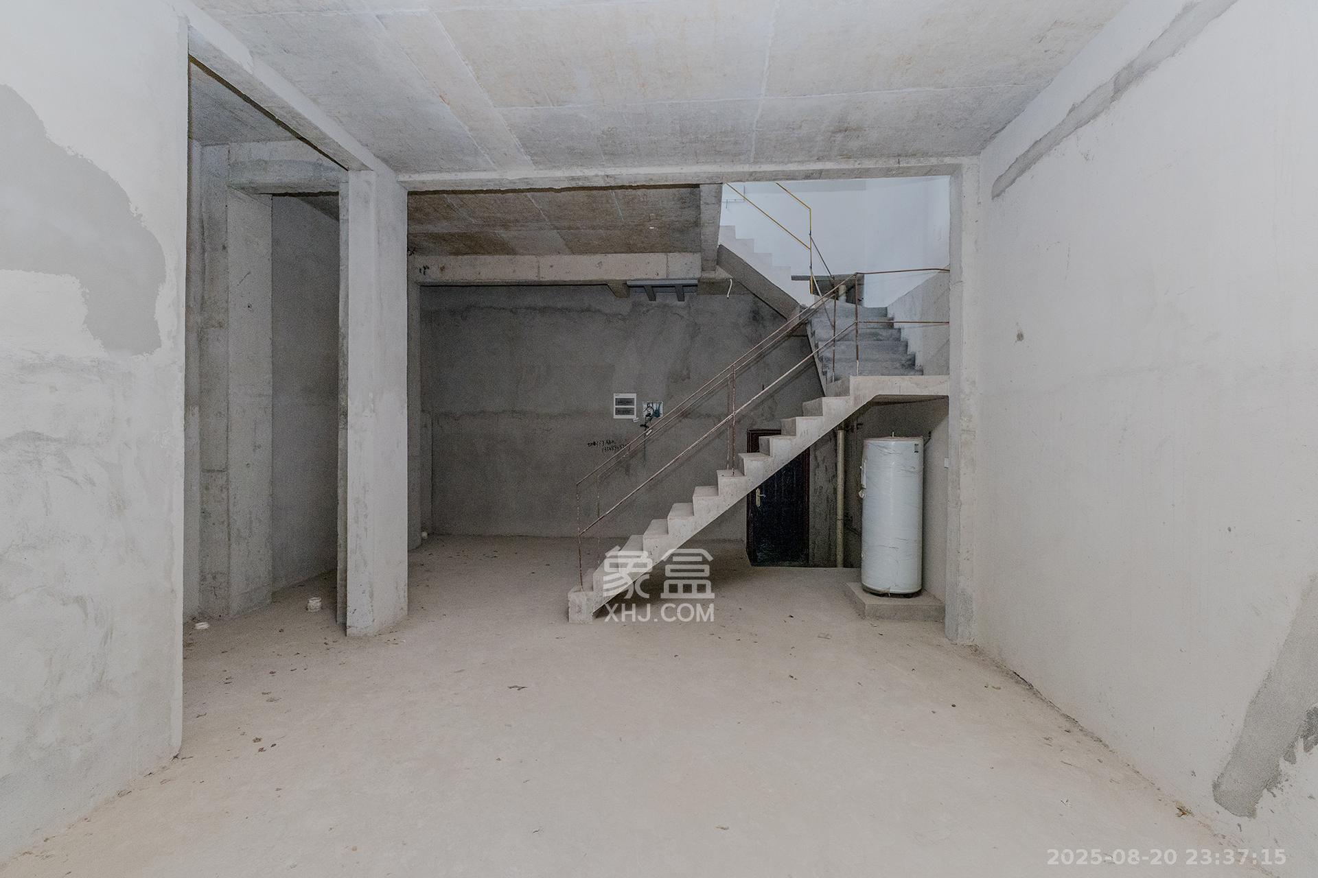 龙湖湘风原著（龙湖湘风星城）  6室2厅4卫    380.0万其他