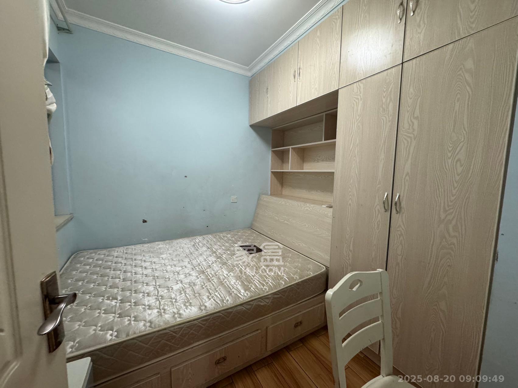 中南红领邦(红星嘉和苑)  1室2厅2卫    2200.0元/月 中南红领邦(红星嘉和苑)  1室2厅2卫    2200.0元/月室内图