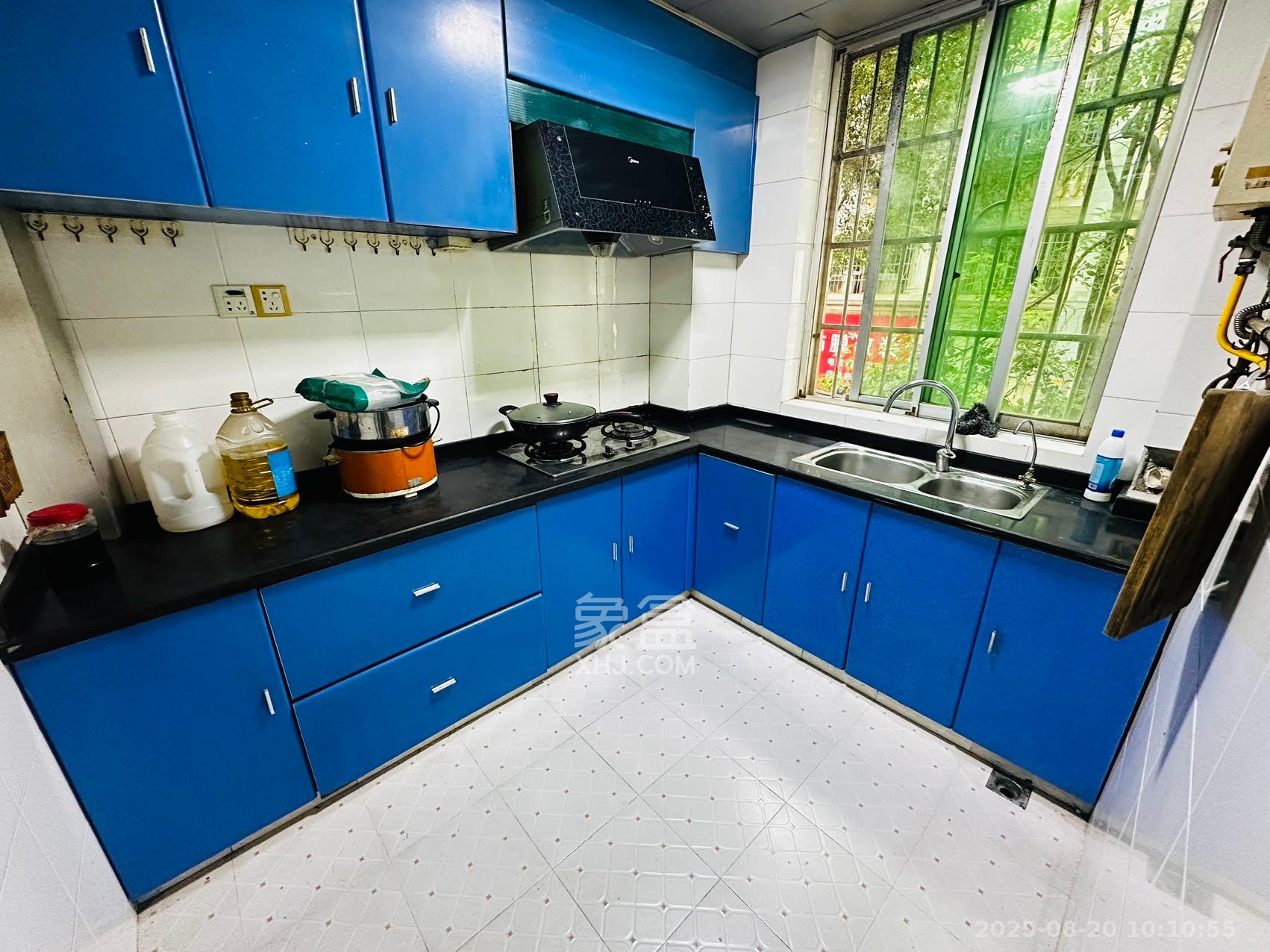 中南汽车世界  3室2厅1卫    1500.0元/月室内图