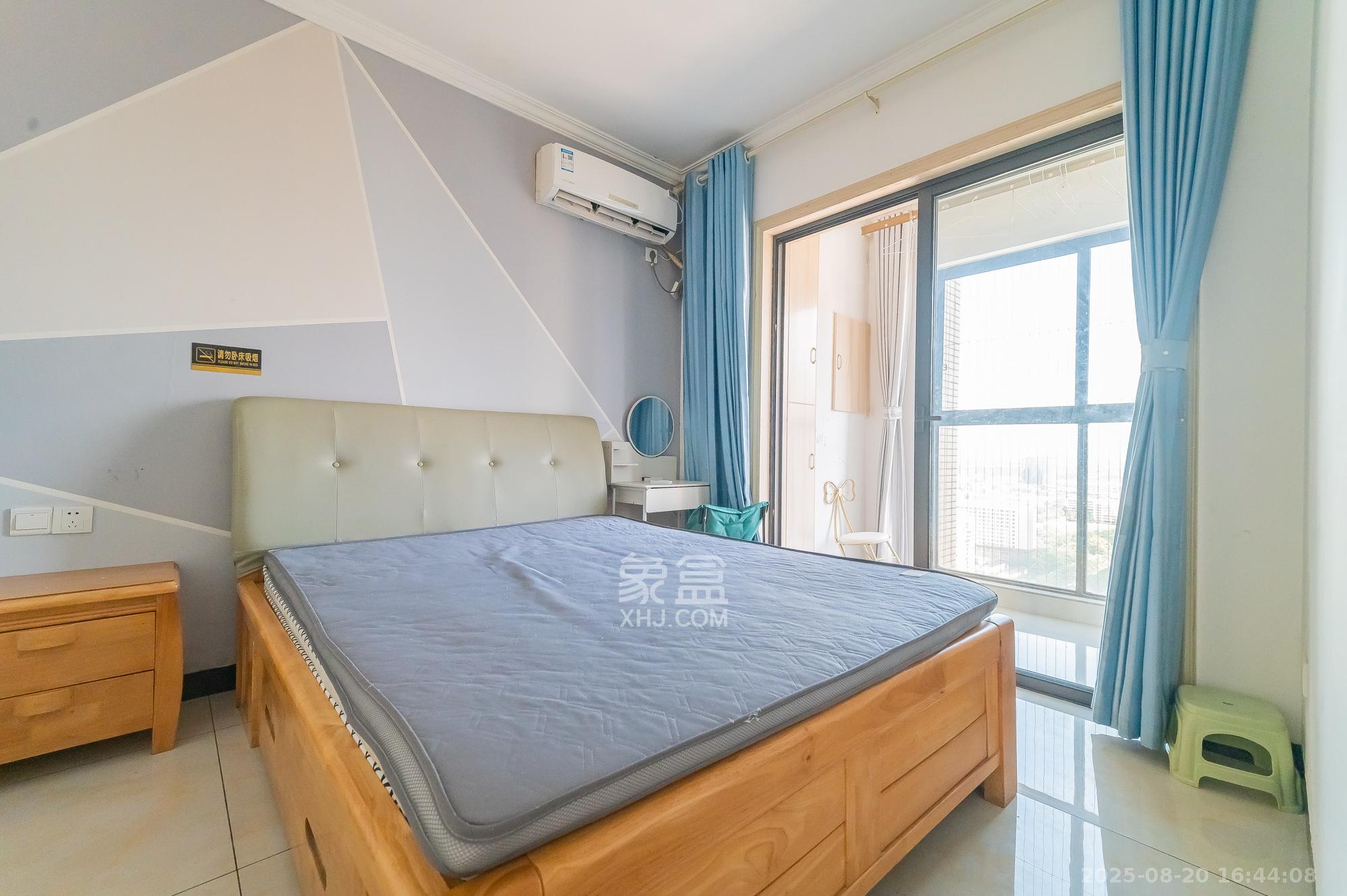 华润五彩城  1室1厅1卫    36.8万卧室