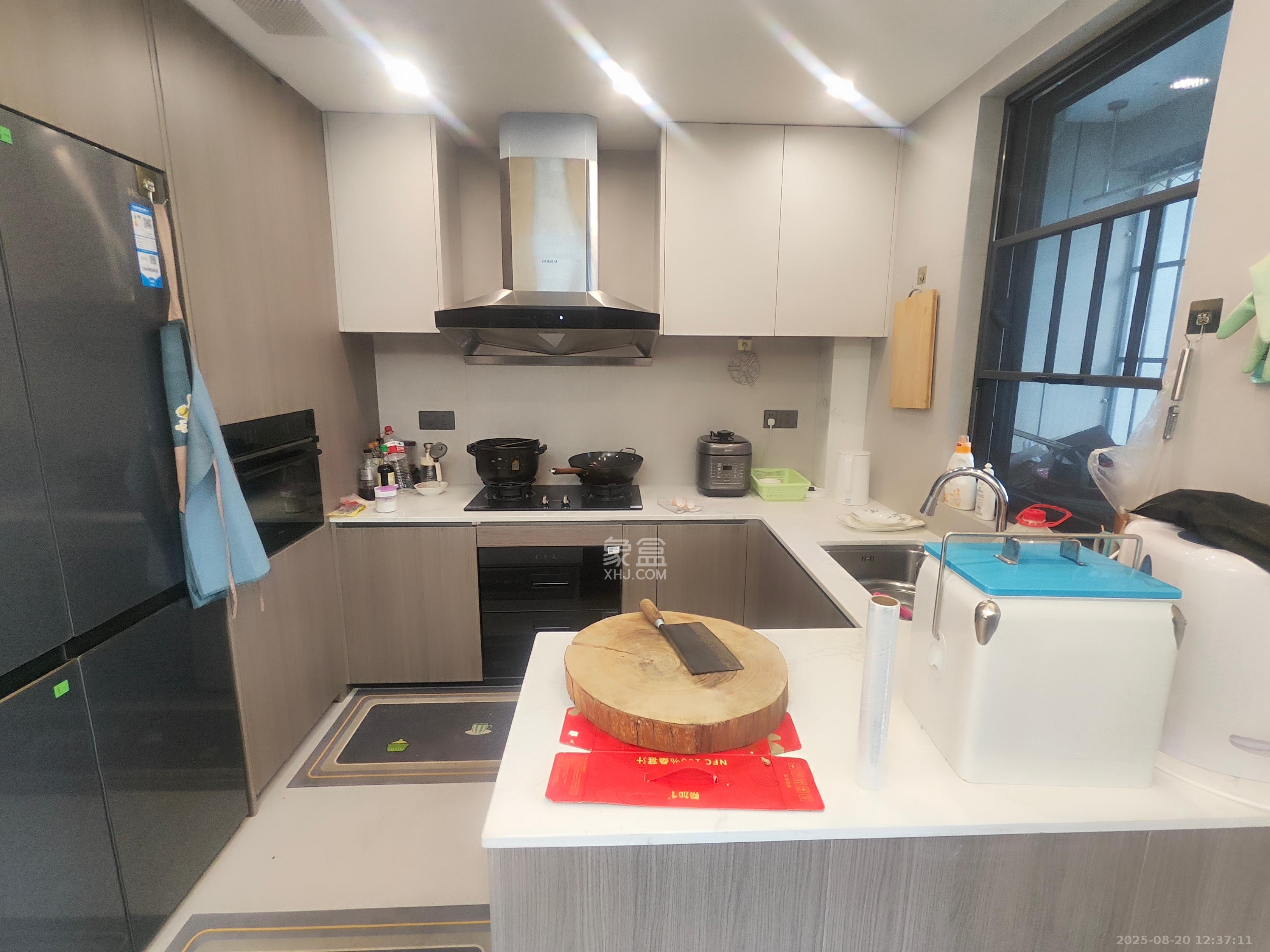 美的云樾  4室2厅2卫   5500.00元/月室内图