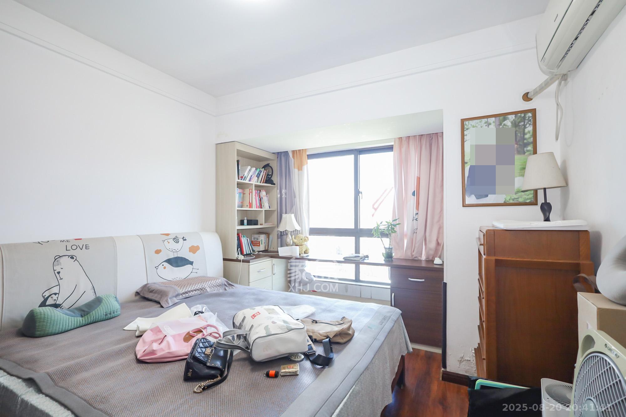 绿地中央广场 3室2厅2卫 158.0万 绿地中央广场 3室2厅2卫 158.0万卧室