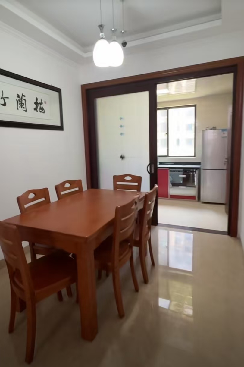 江畔人家  3室2厅2卫    199.0万 江畔人家  3室2厅2卫    199.0万室内图