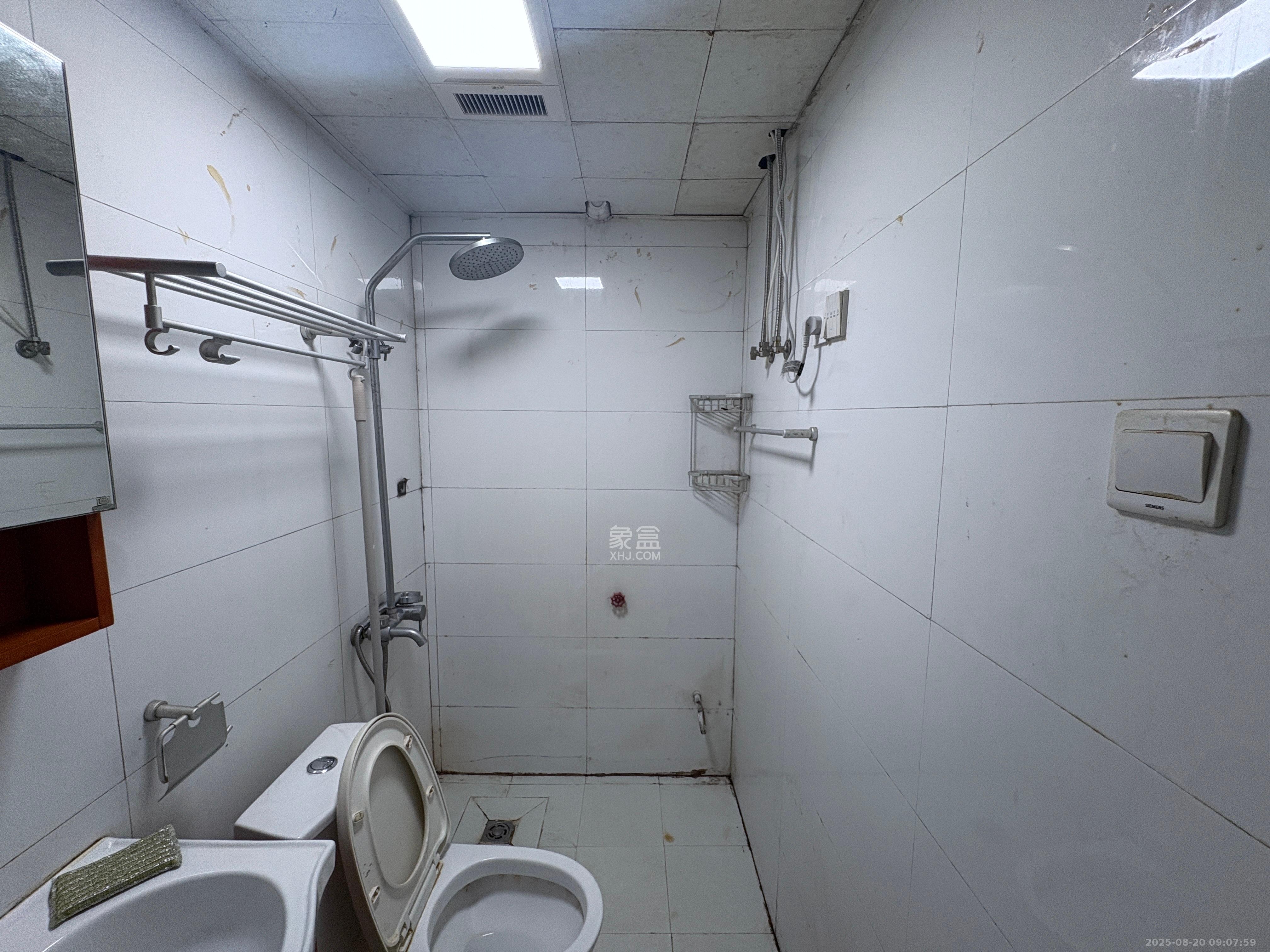 麓谷明珠  1室1厅1卫    1600.0元/月室内图