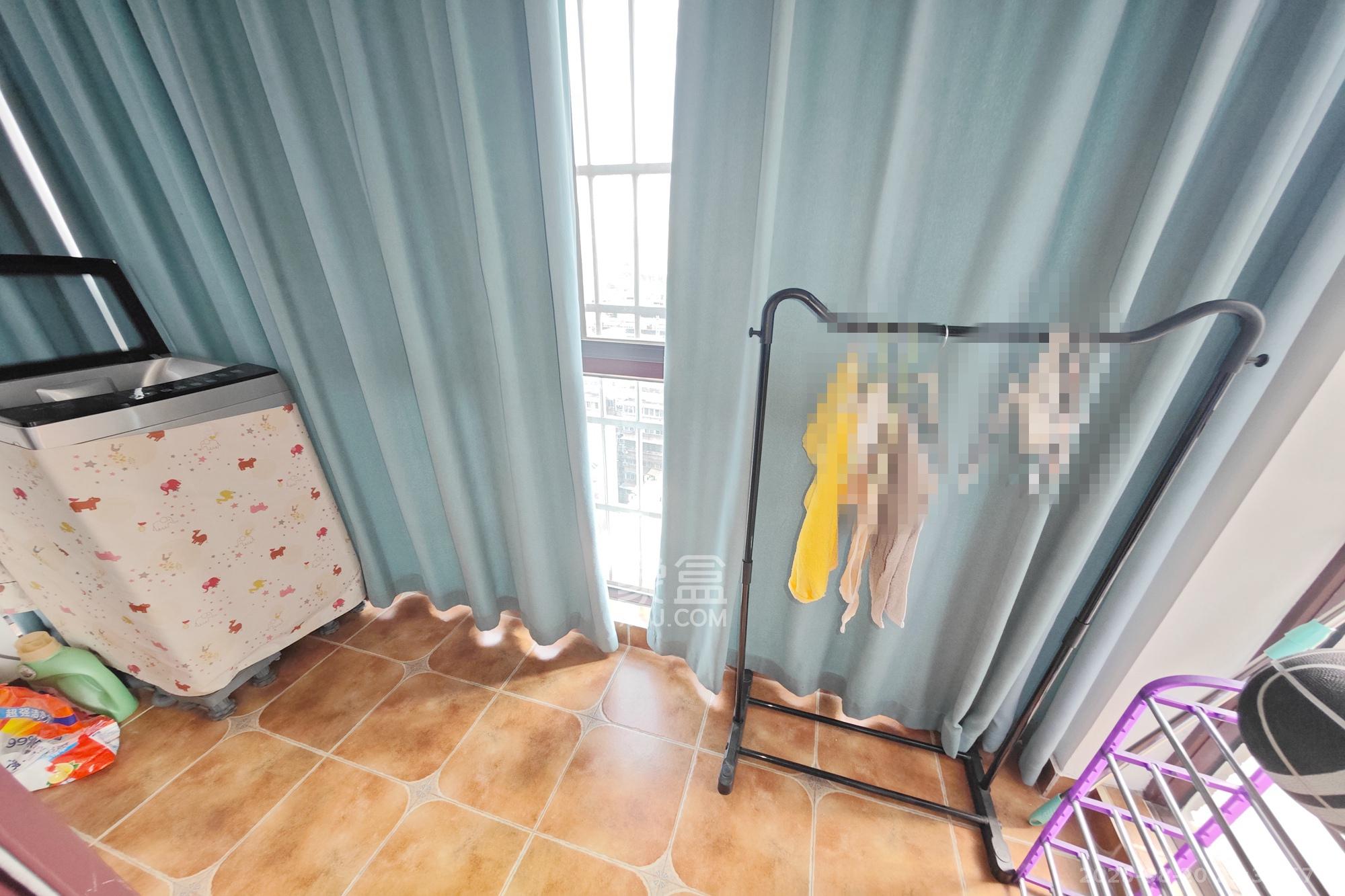 三力公寓(三力国际) 2室2厅1卫 59.8万 三力公寓(三力国际) 2室2厅1卫 59.8万阳台