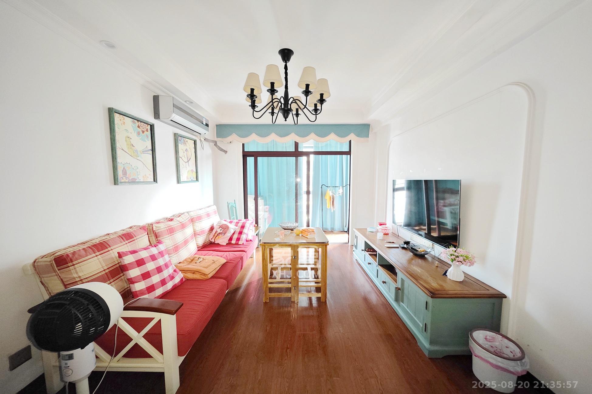 三力公寓(三力国际) 2室2厅1卫 59.8万 三力公寓(三力国际) 2室2厅1卫 59.8万客厅