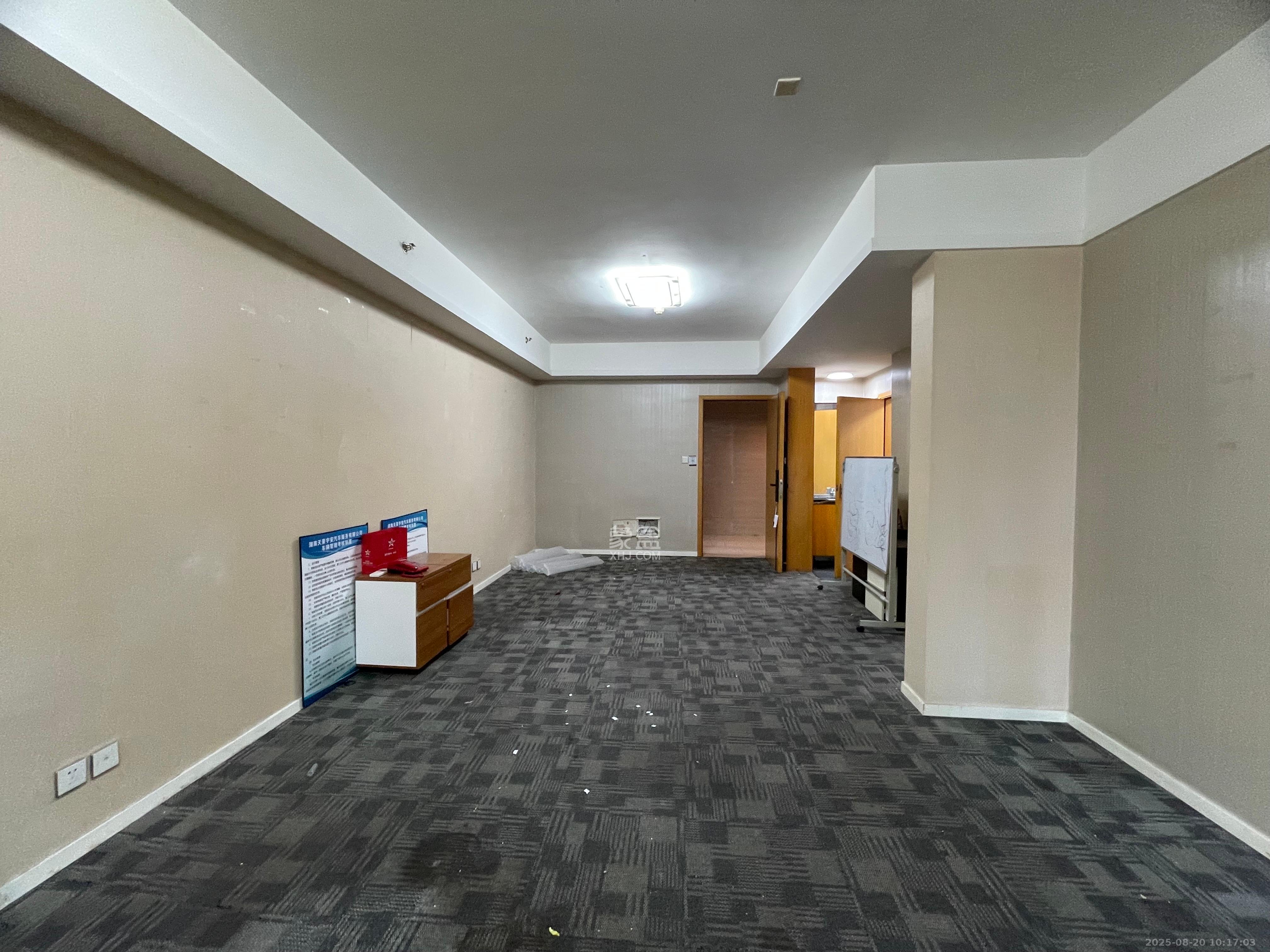 德思勤城市广场(宝格丽公寓) 1室1厅1卫 2500.0元/月 德思勤城市广场(宝格丽公寓) 1室1厅1卫 2500.0元/月室内图