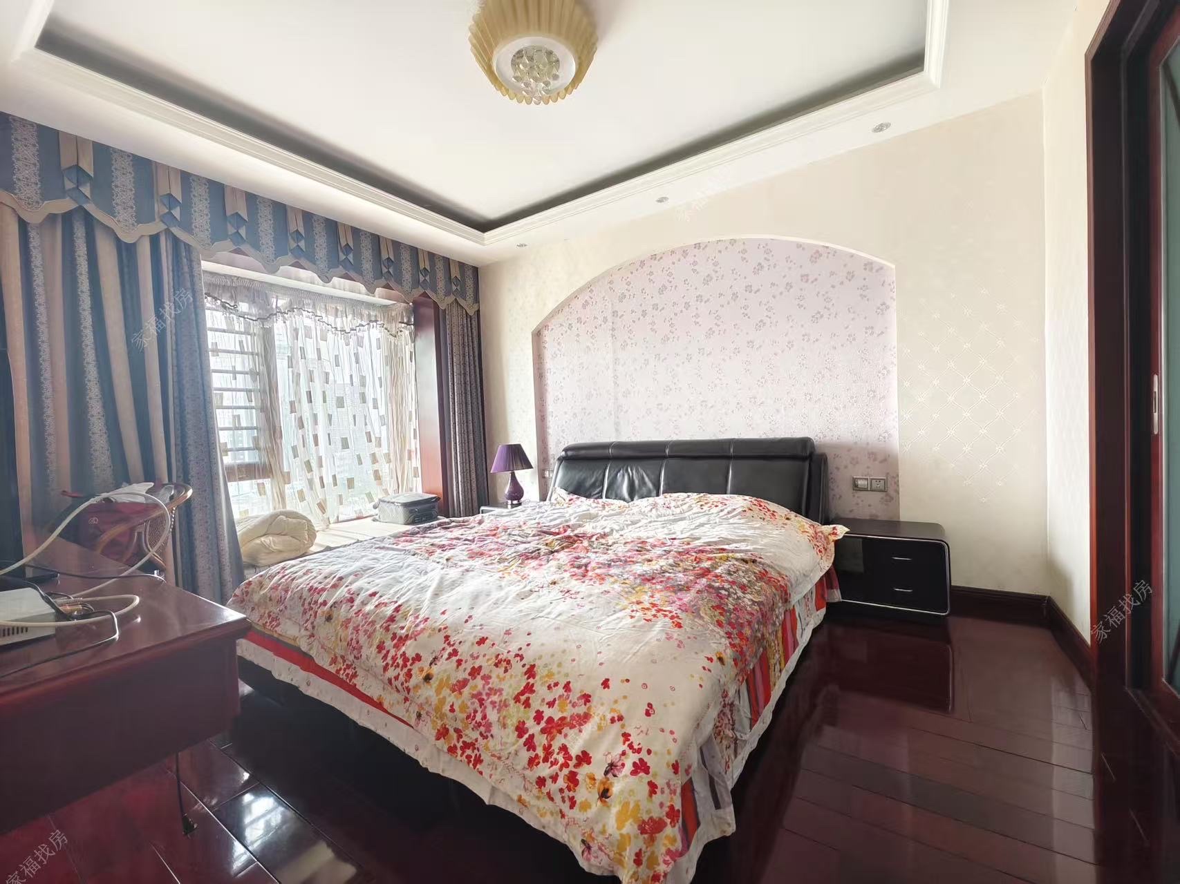 吉泰邦臣  4室2厅2卫    2500.0元/月 吉泰邦臣  4室2厅2卫    2500.0元/月室内图