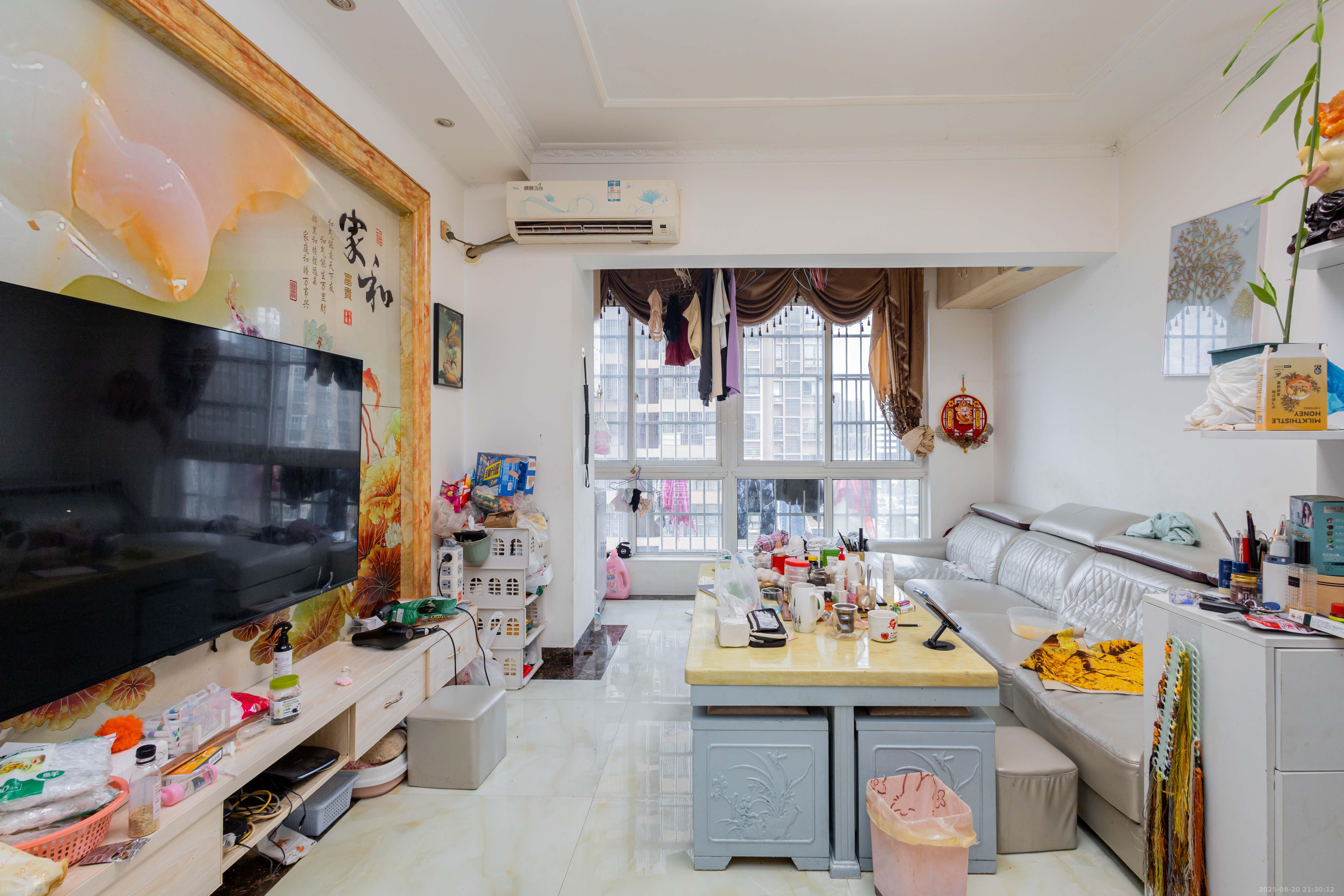 昌和商业中心/昌和国际  3室2厅2卫    58.0万客厅