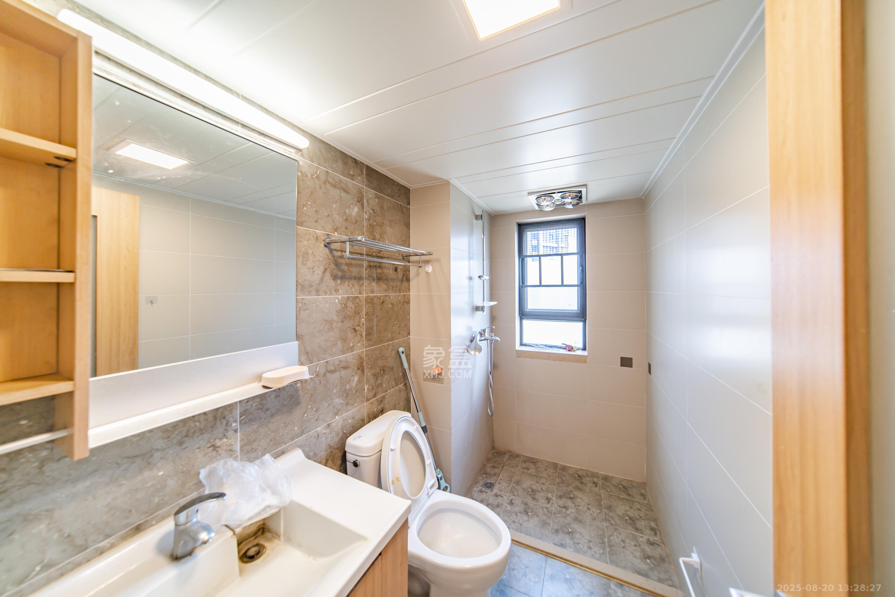 万科金域缇香 3室2厅2卫 140.0万 万科金域缇香 3室2厅2卫 140.0万卫生间