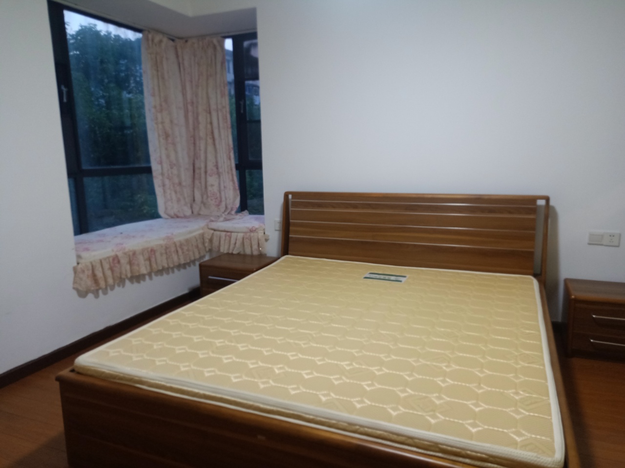 中核缇香名苑  2室2厅1卫   1800.00元/月室内图