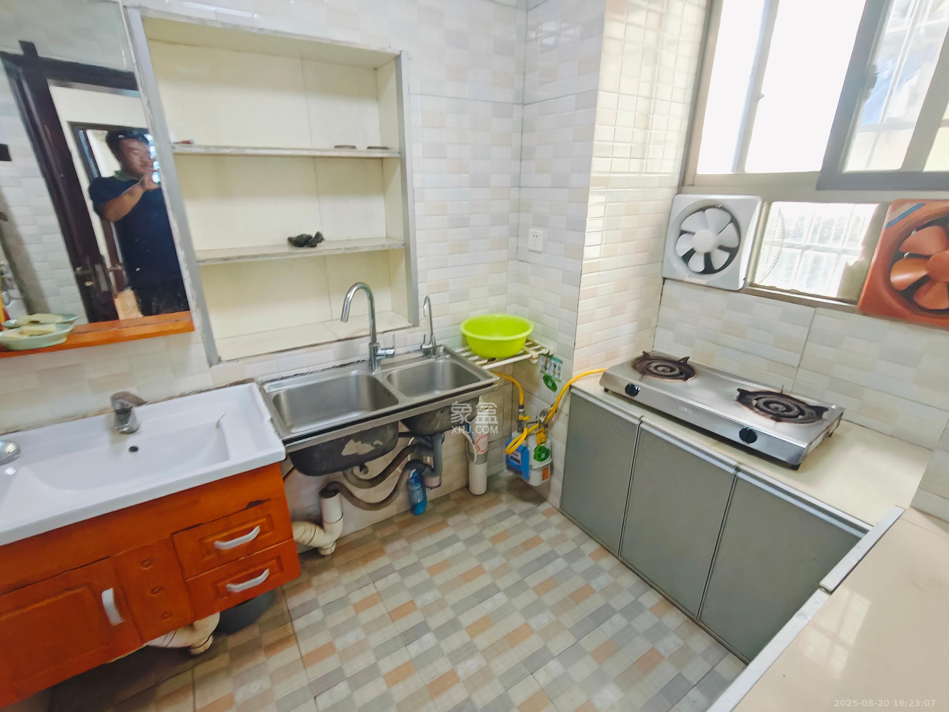 裕农街散盘 1室1厅1卫 2200.0元/月 裕农街散盘 1室1厅1卫 2200.0元/月室内图