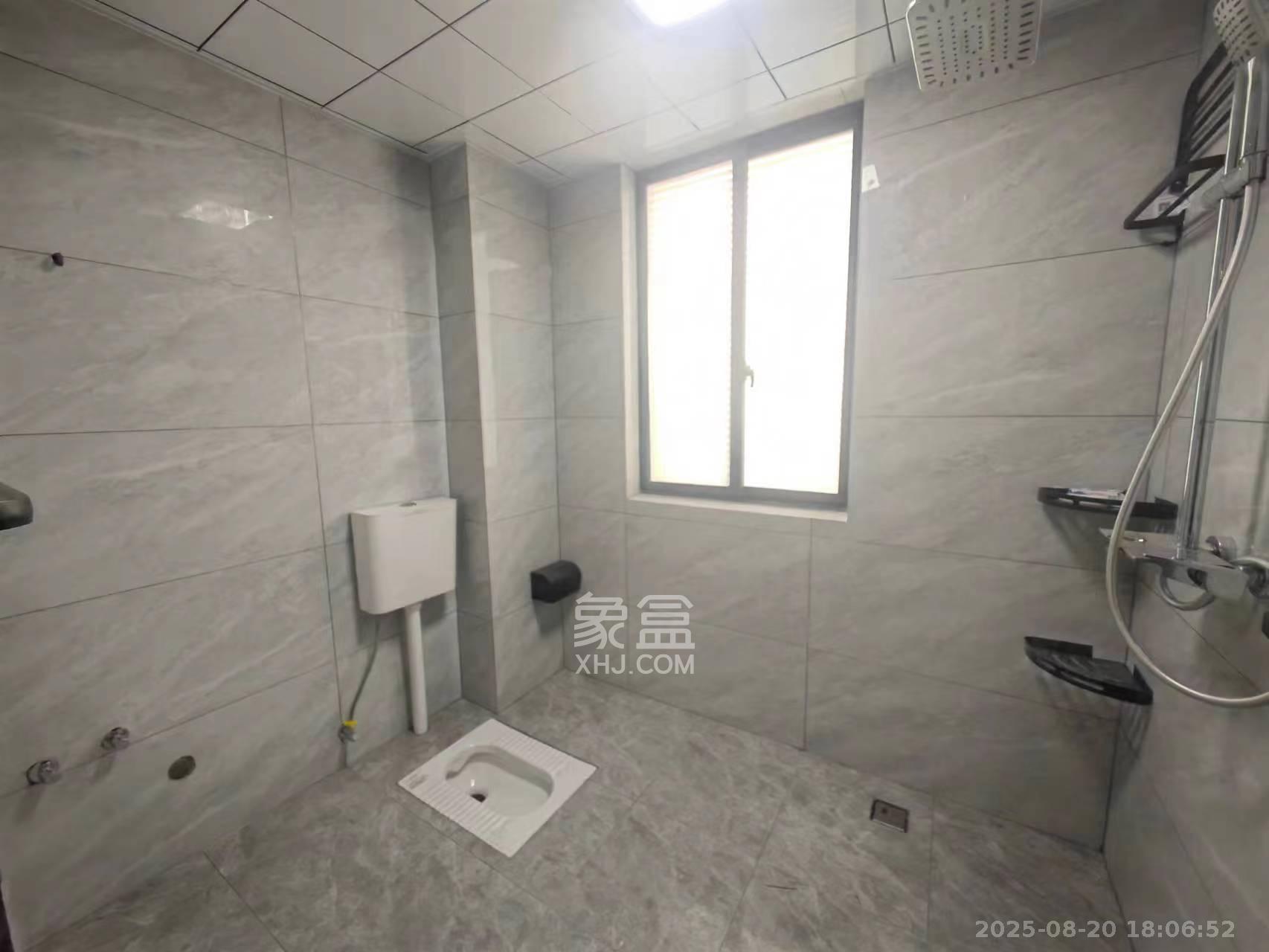 花样年华  4室2厅2卫   2800.00元/月室内图