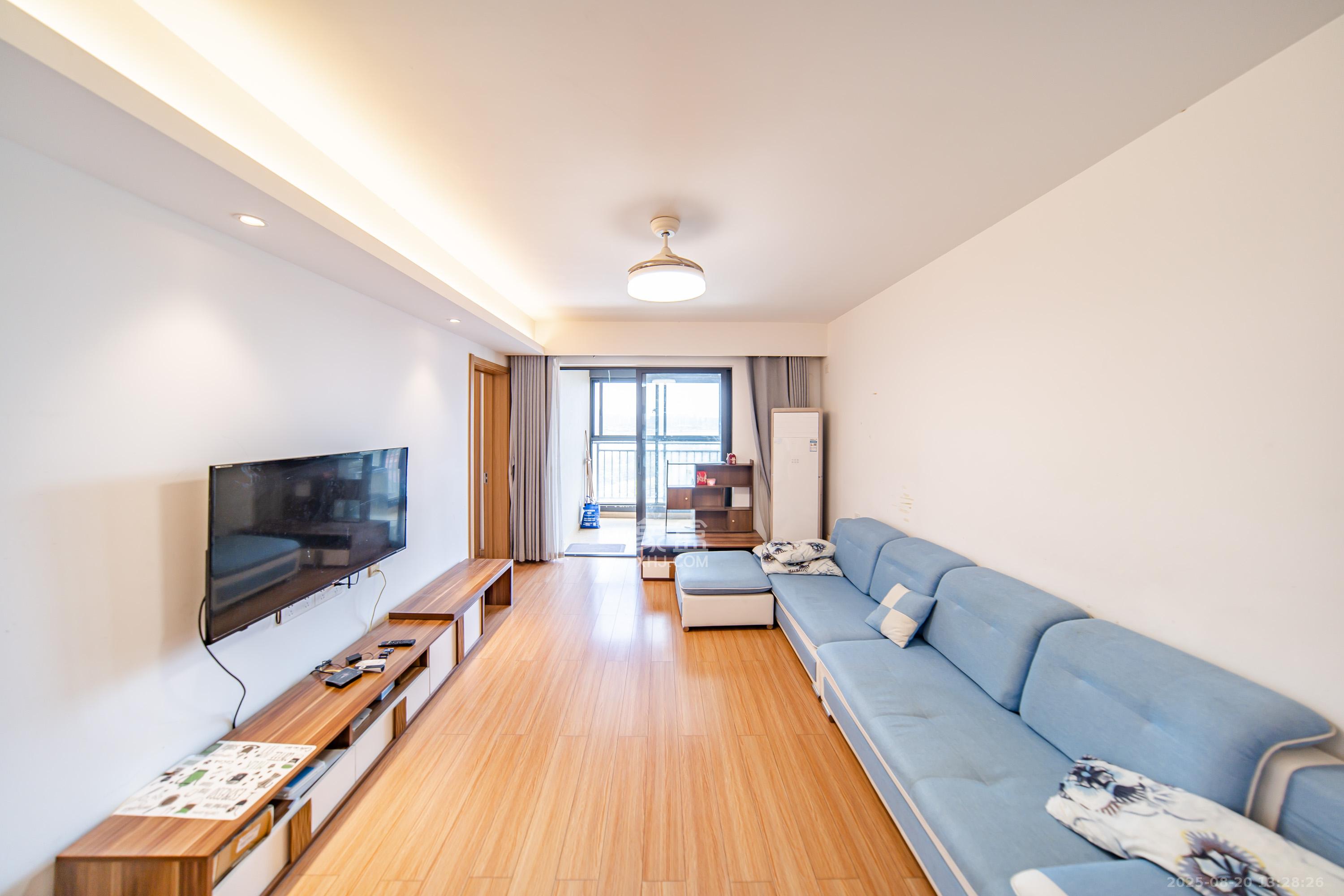 万科金域缇香 3室2厅2卫 140.0万 万科金域缇香 3室2厅2卫 140.0万客厅