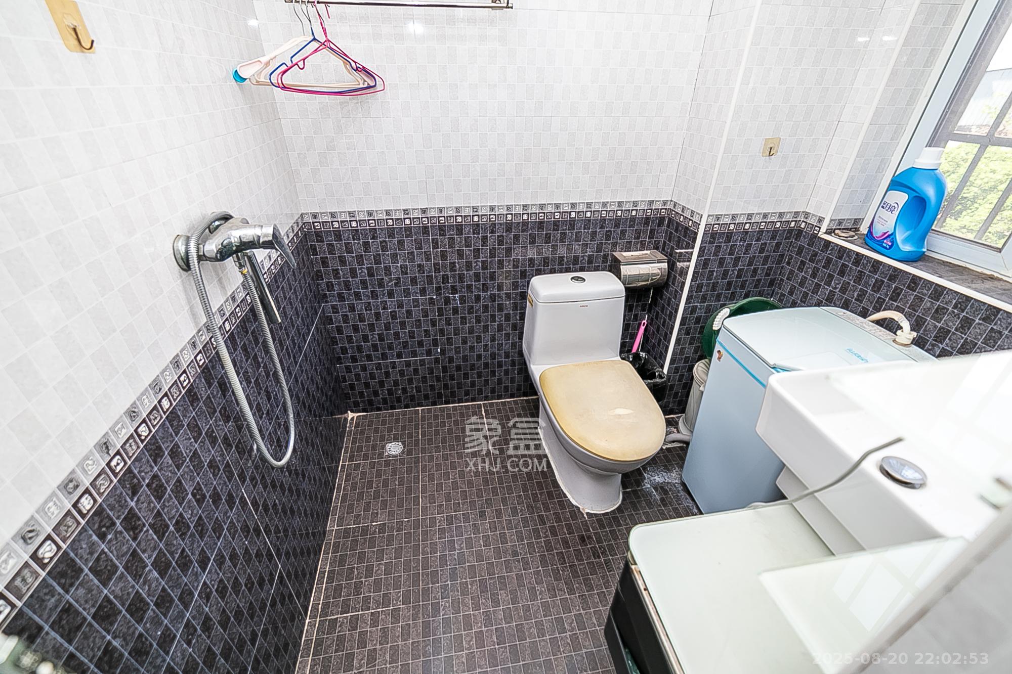 都江新城(都江新苑)  3室2厅2卫    118.8万 都江新城(都江新苑)  3室2厅2卫    118.8万卫生间