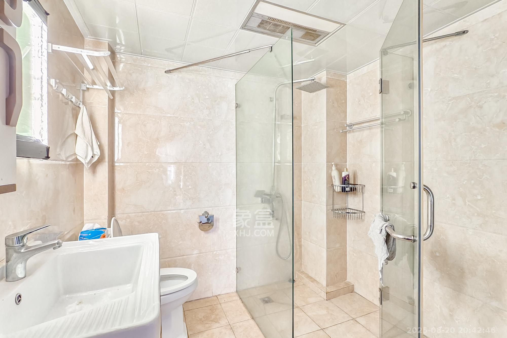 金色山庄 3室2厅2卫 105.0万 金色山庄 3室2厅2卫 105.0万卫生间