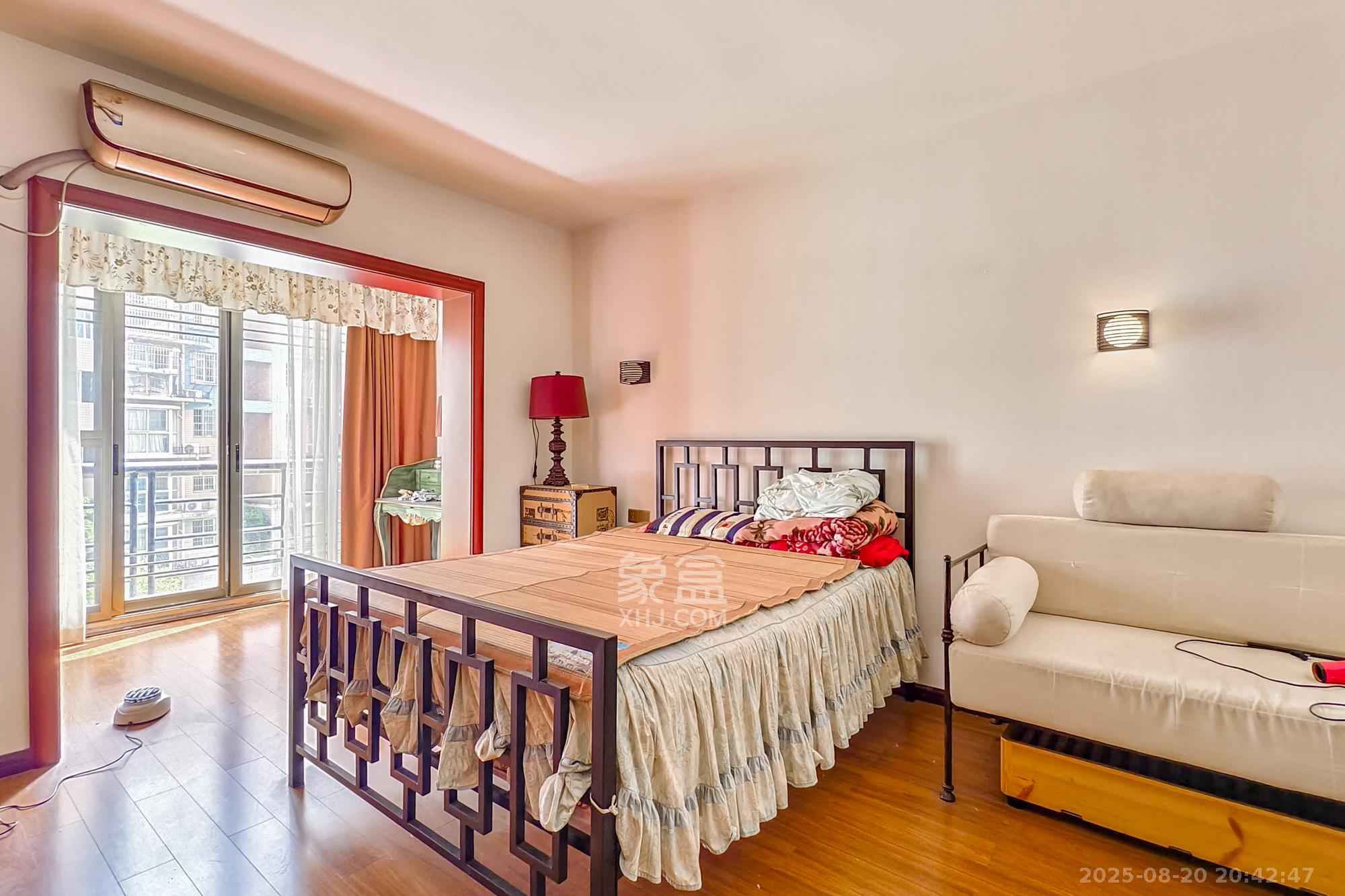 金色山庄 3室2厅2卫 105.0万 金色山庄 3室2厅2卫 105.0万卧室