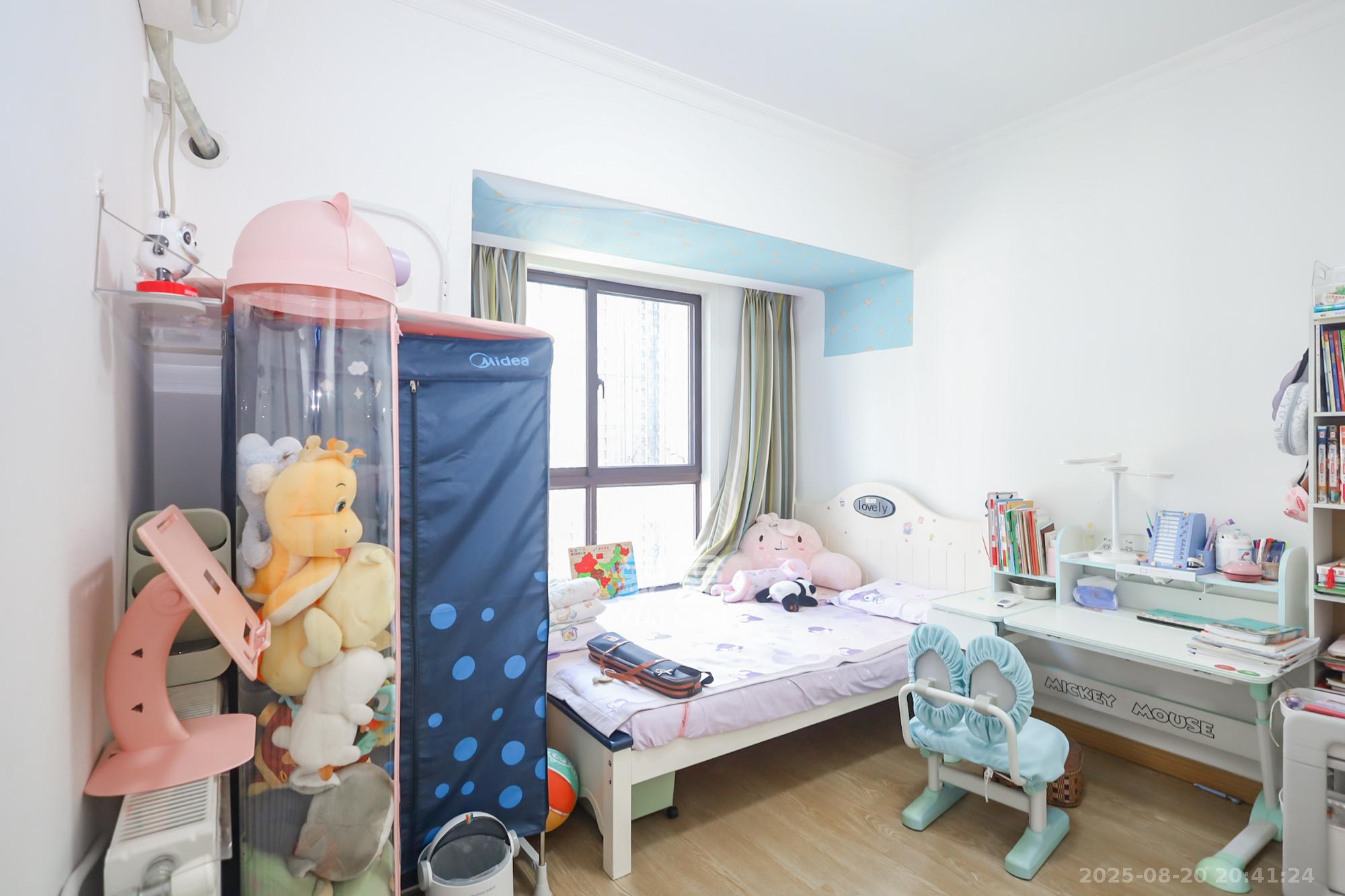 绿地中央广场  3室2厅1卫    132.8万 绿地中央广场  3室2厅1卫    132.8万卧室