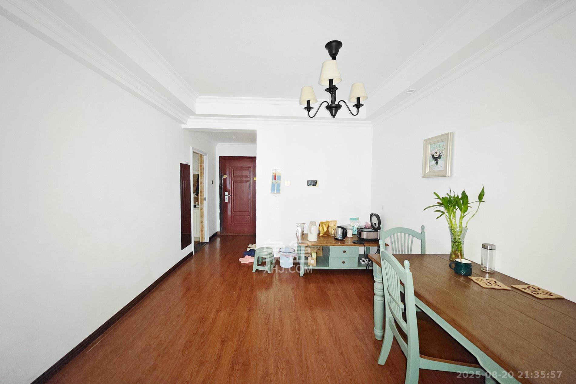 三力公寓(三力国际) 2室2厅1卫 59.8万 三力公寓(三力国际) 2室2厅1卫 59.8万客厅