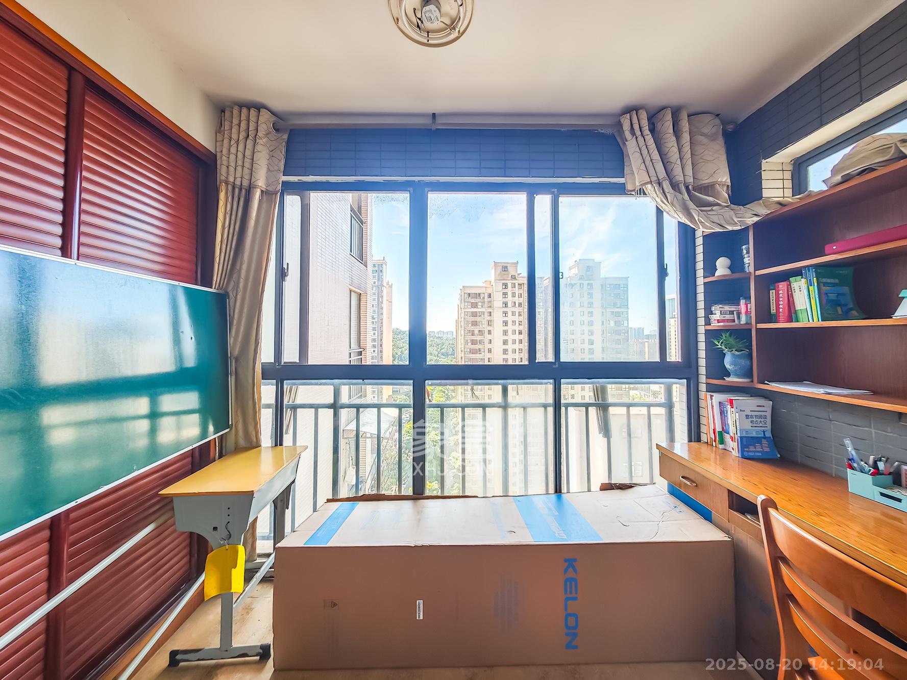 极目楚天 3室2厅1卫 69.0万 极目楚天 3室2厅1卫 69.0万阳台