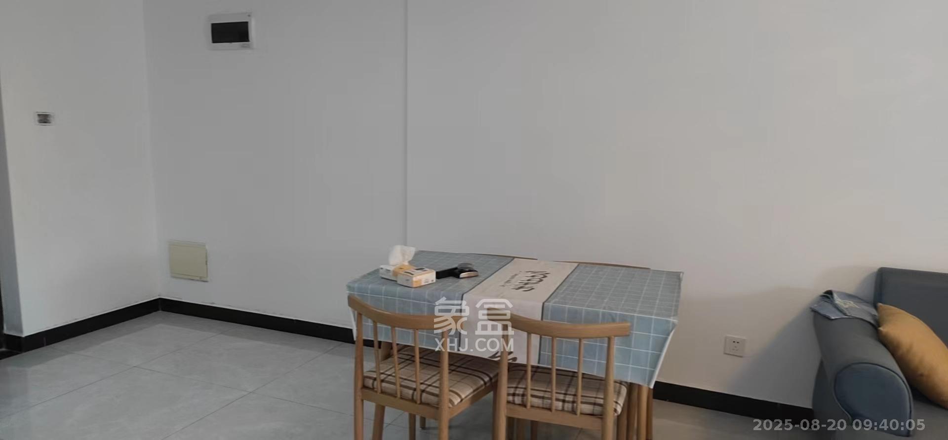 双湾国际（湘江御景花园）  3室2厅2卫   2300.00元/月室内图
