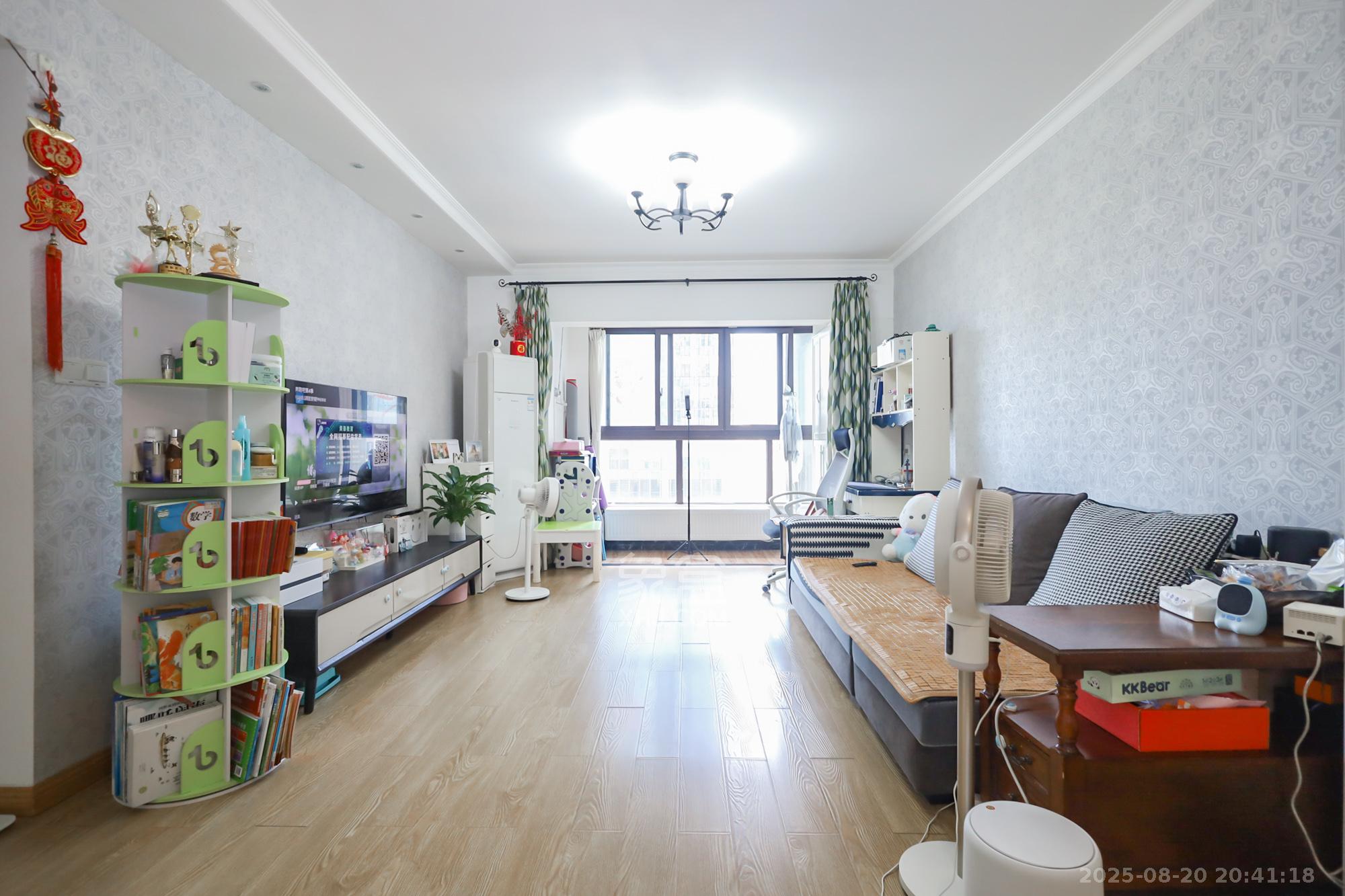 绿地中央广场  3室2厅1卫    132.8万 绿地中央广场  3室2厅1卫    132.8万