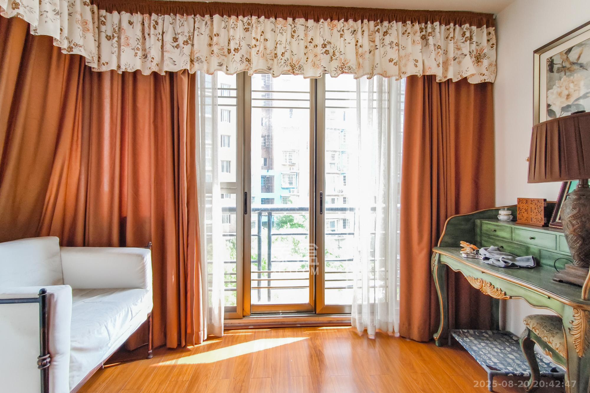 金色山庄  3室2厅2卫    105.0万阳台