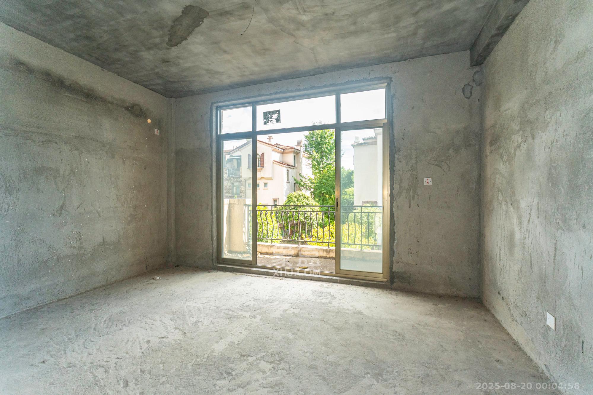 碧桂园威尼斯城  4室2厅5卫    415.0万 碧桂园威尼斯城  4室2厅5卫    415.0万卧室