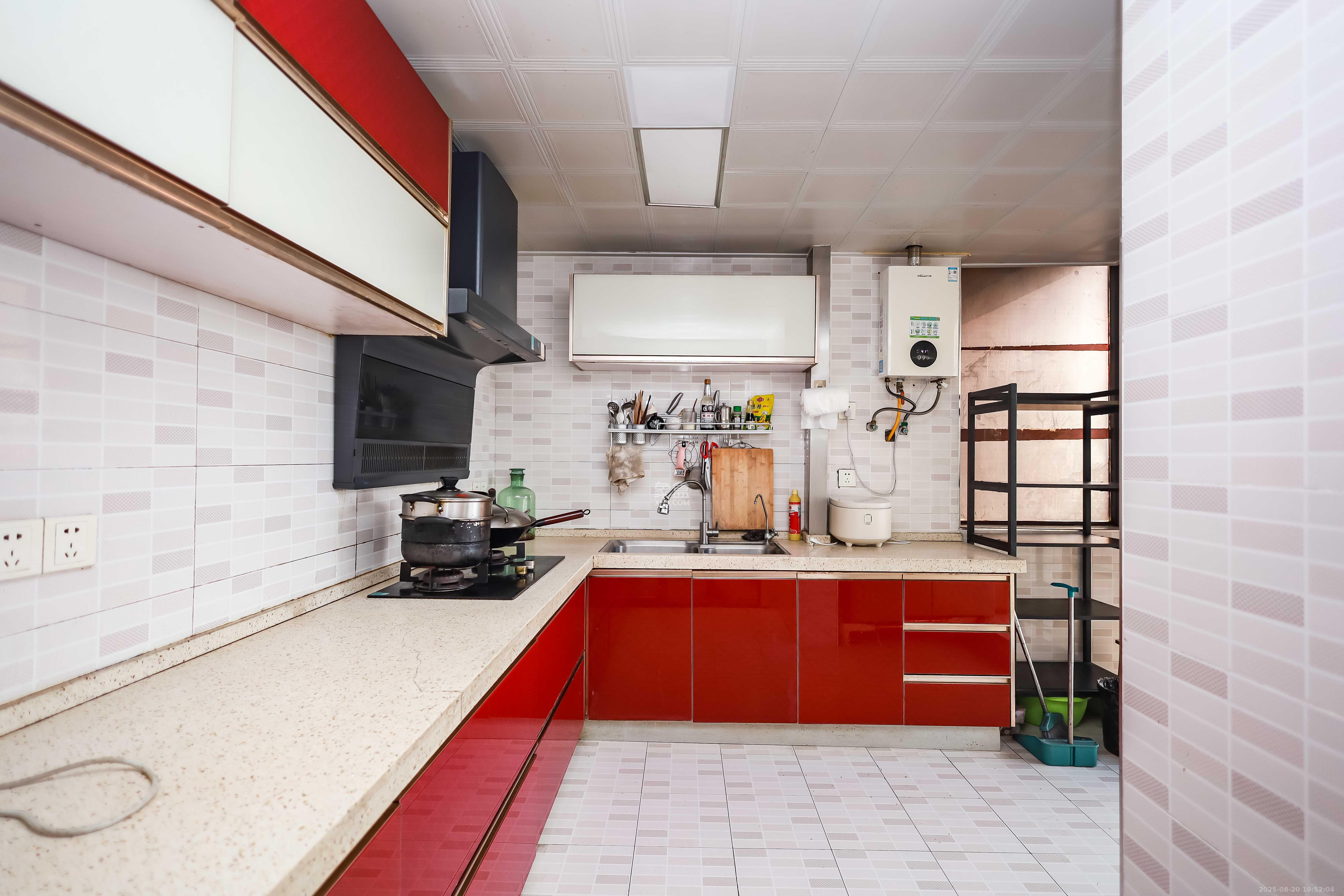 保利麓谷林语C区  4室2厅2卫    125.8万 保利麓谷林语C区  4室2厅2卫    125.8万厨房