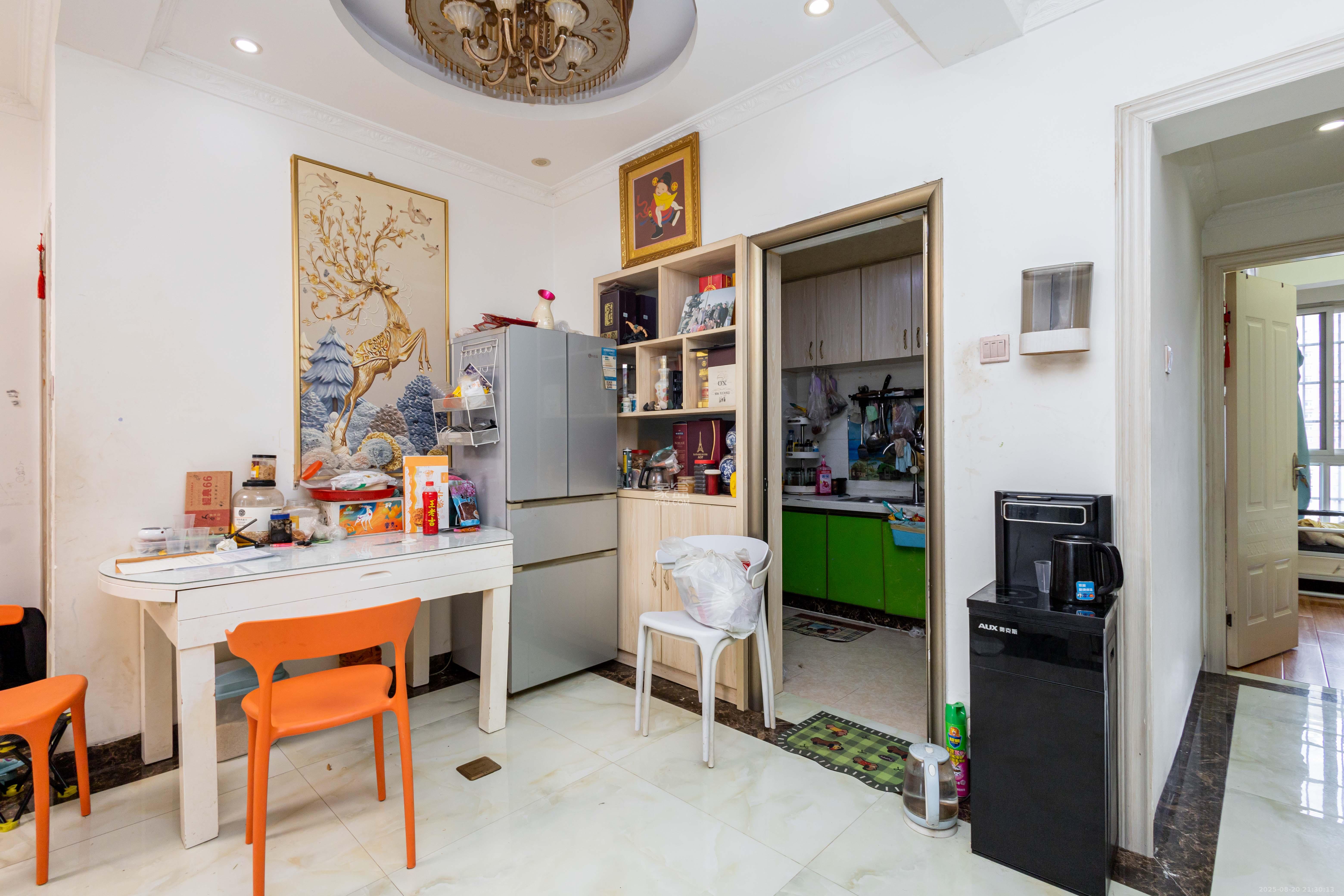 昌和商业中心/昌和国际  3室2厅2卫    58.0万客厅