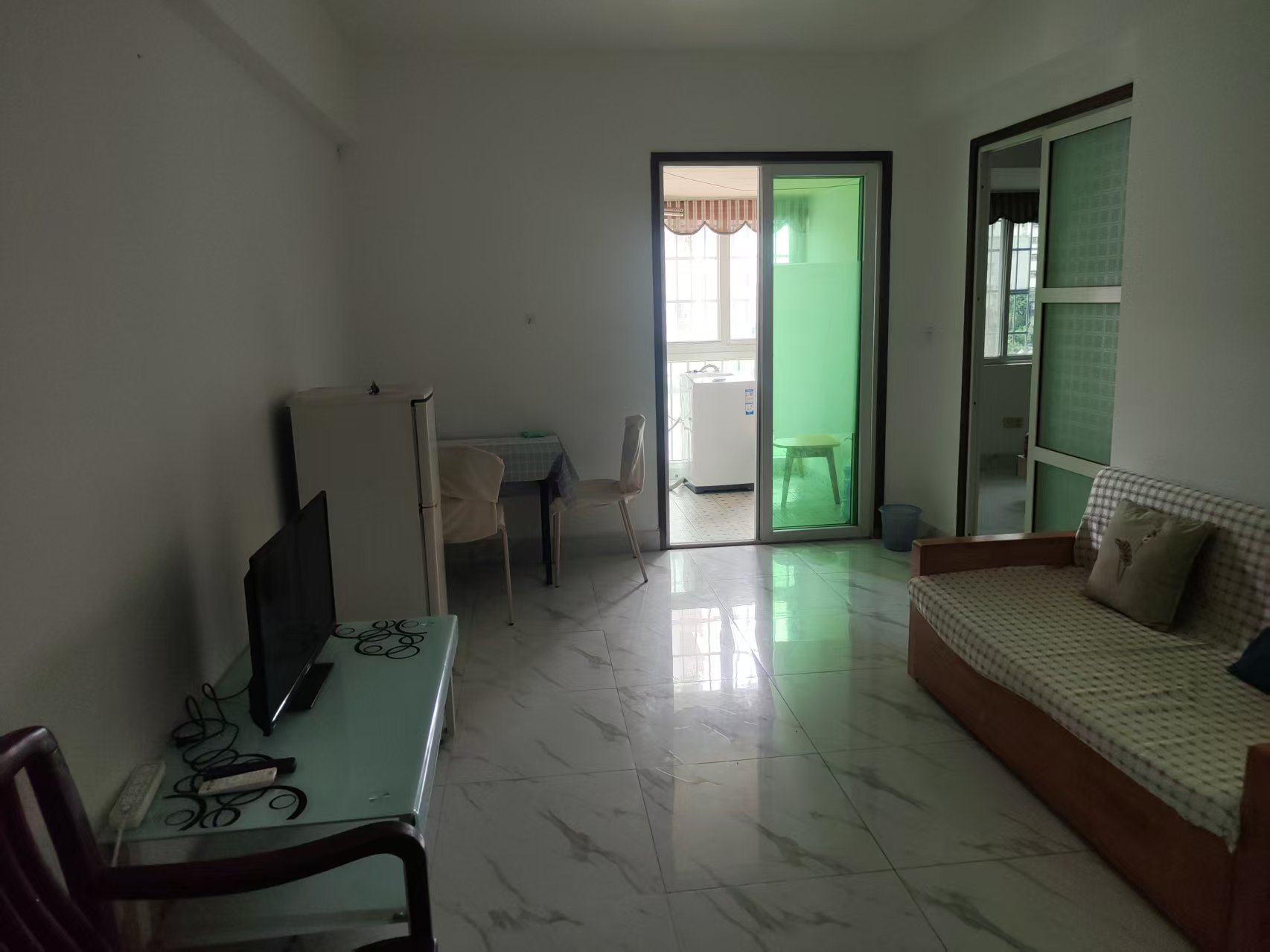 金银广场 1室1厅1卫 1600.0元/月 金银广场 1室1厅1卫 1600.0元/月室内图