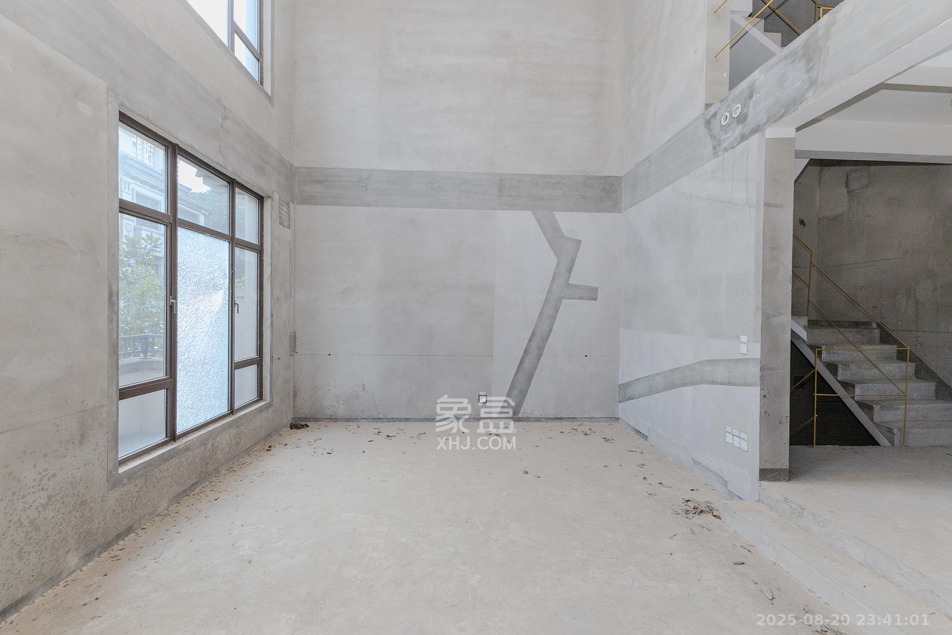 龙湖湘风原著(龙湖湘风星城)  6室2厅4卫    420.0万 龙湖湘风原著(龙湖湘风星城)  6室2厅4卫    420.0万客厅