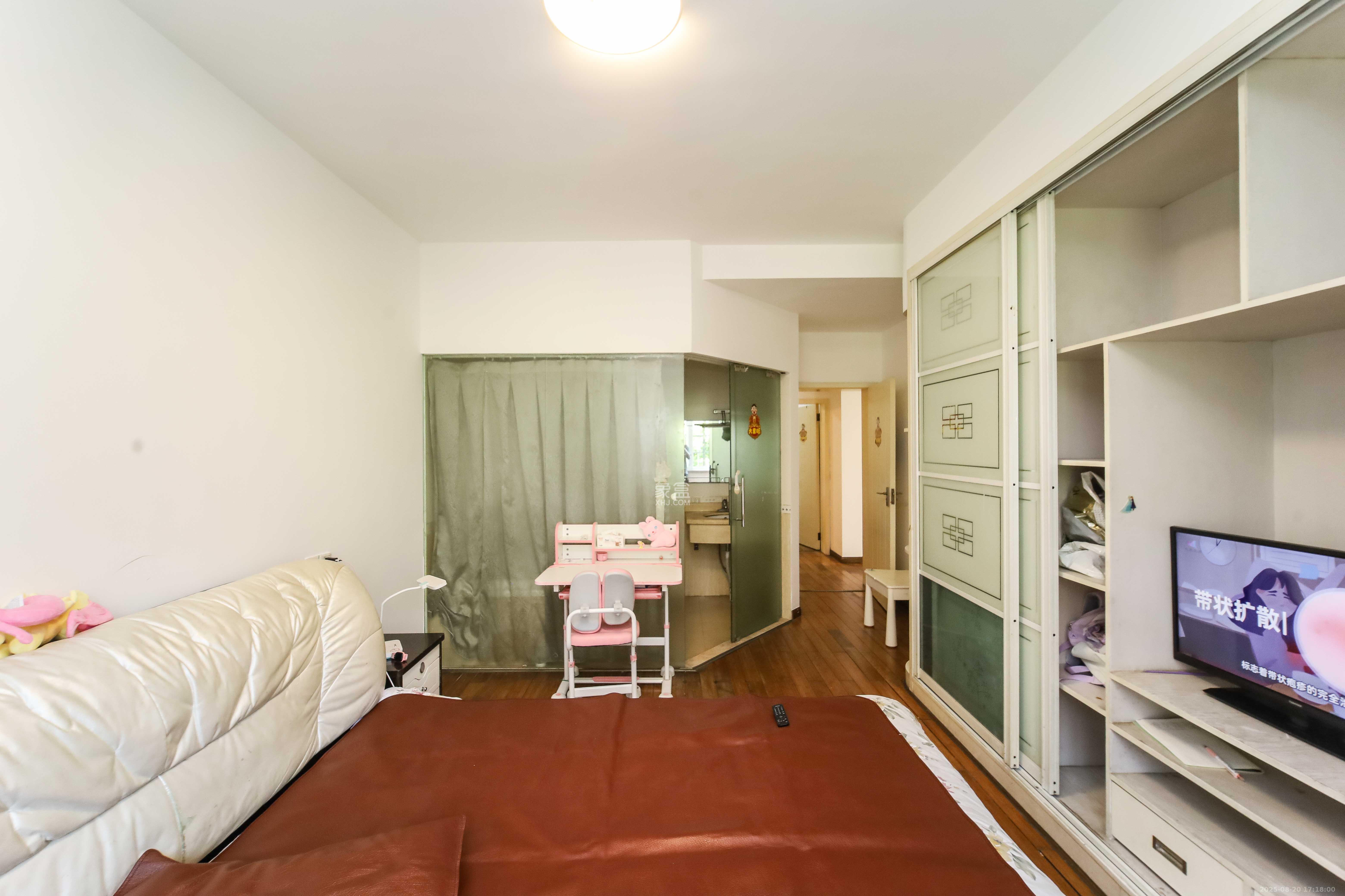 新桥小区  3室2厅2卫    72.8万卧室