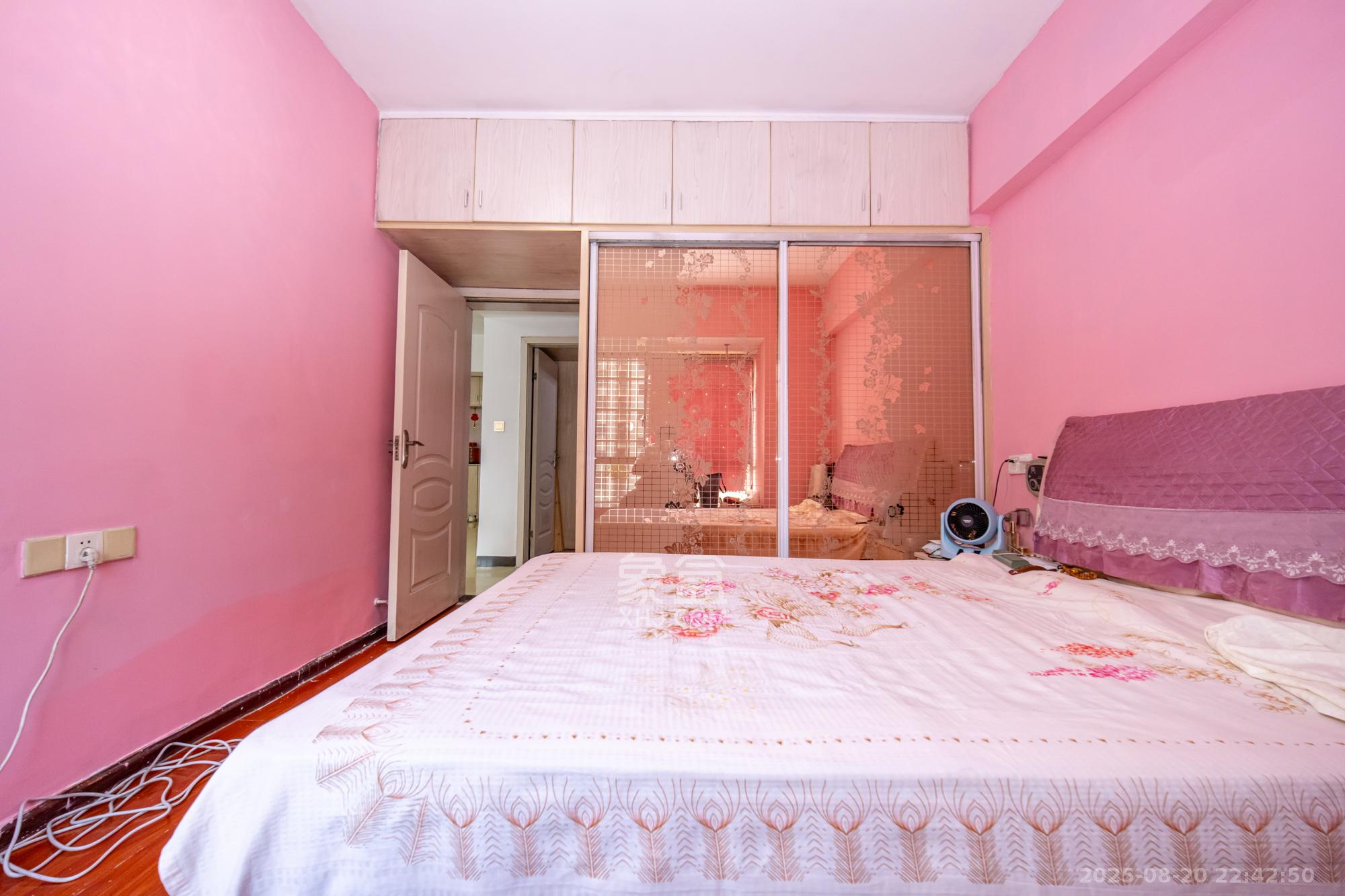 新长海广场 2室2厅1卫 39.8万 新长海广场 2室2厅1卫 39.8万卧室