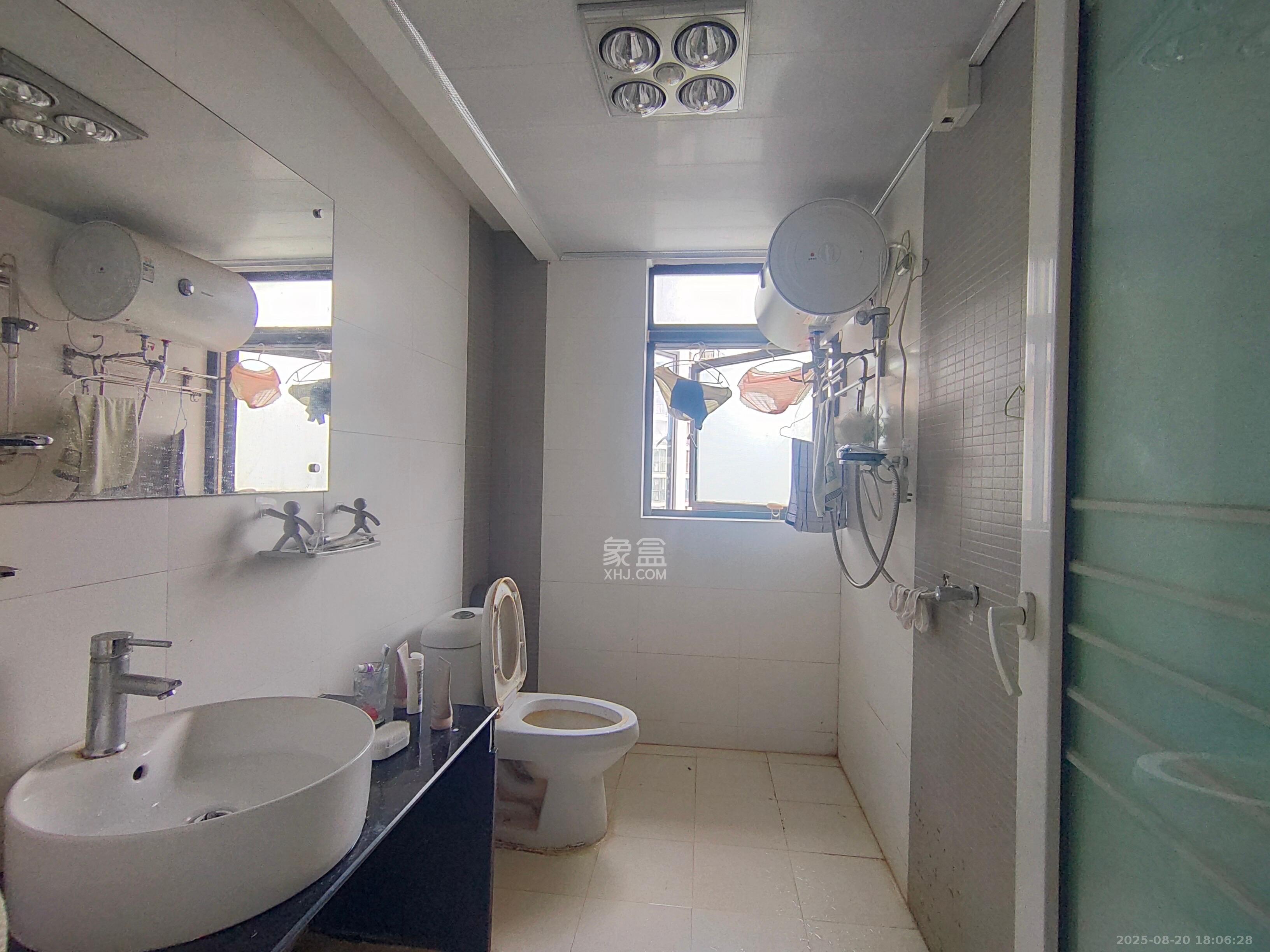 仁和香堤雅境 3室2厅2卫 3200.0元/月 仁和香堤雅境 3室2厅2卫 3200.0元/月室内图