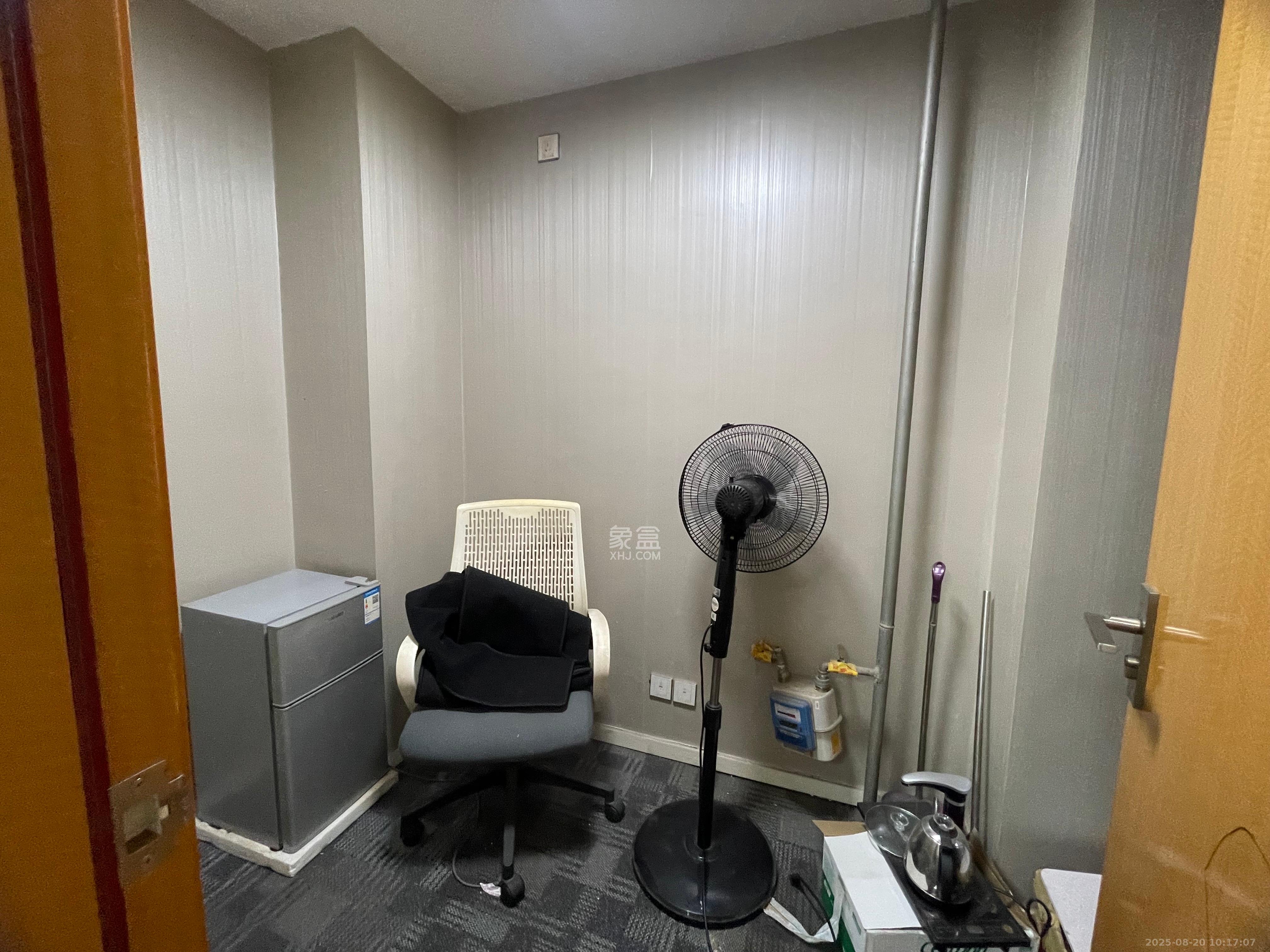 德思勤城市广场(宝格丽公寓) 1室1厅1卫 2500.0元/月 德思勤城市广场(宝格丽公寓) 1室1厅1卫 2500.0元/月室内图