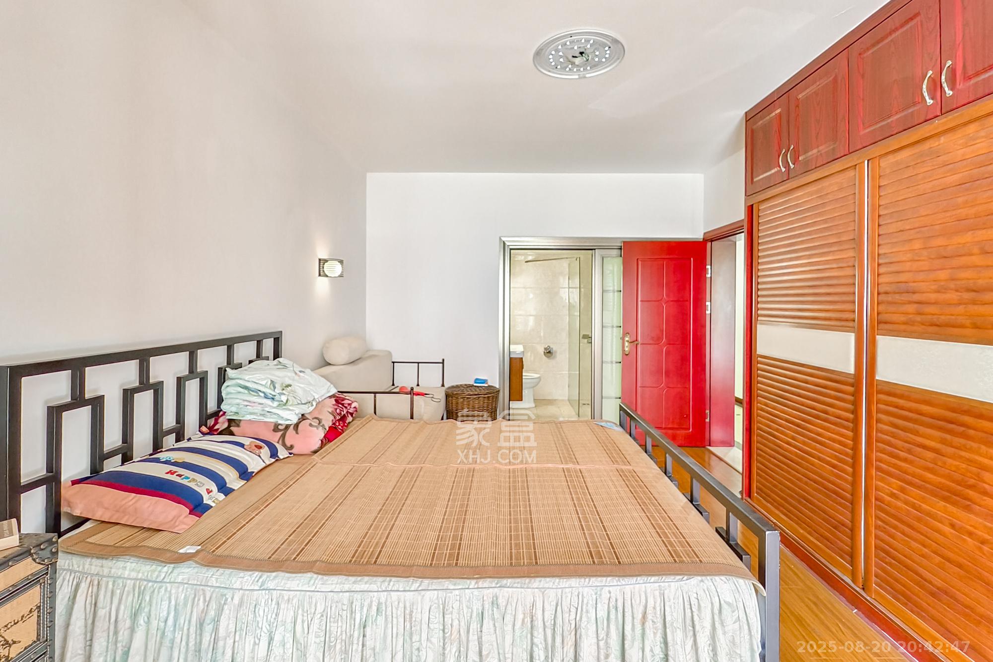 金色山庄 3室2厅2卫 105.0万 金色山庄 3室2厅2卫 105.0万卧室