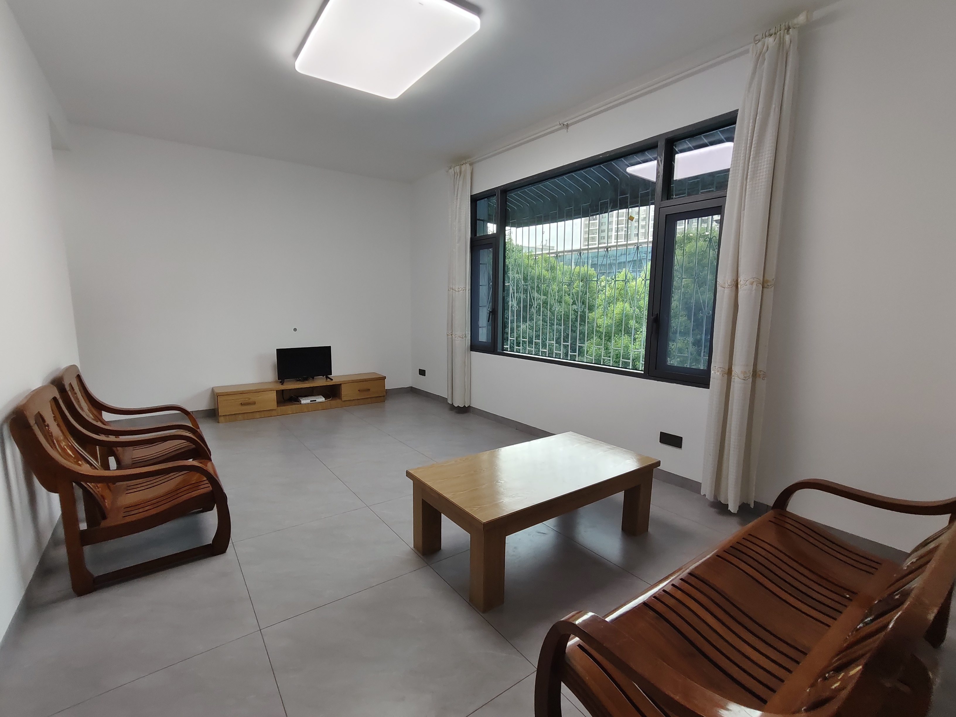 农机局家属区  3室2厅1卫   34.80万客厅