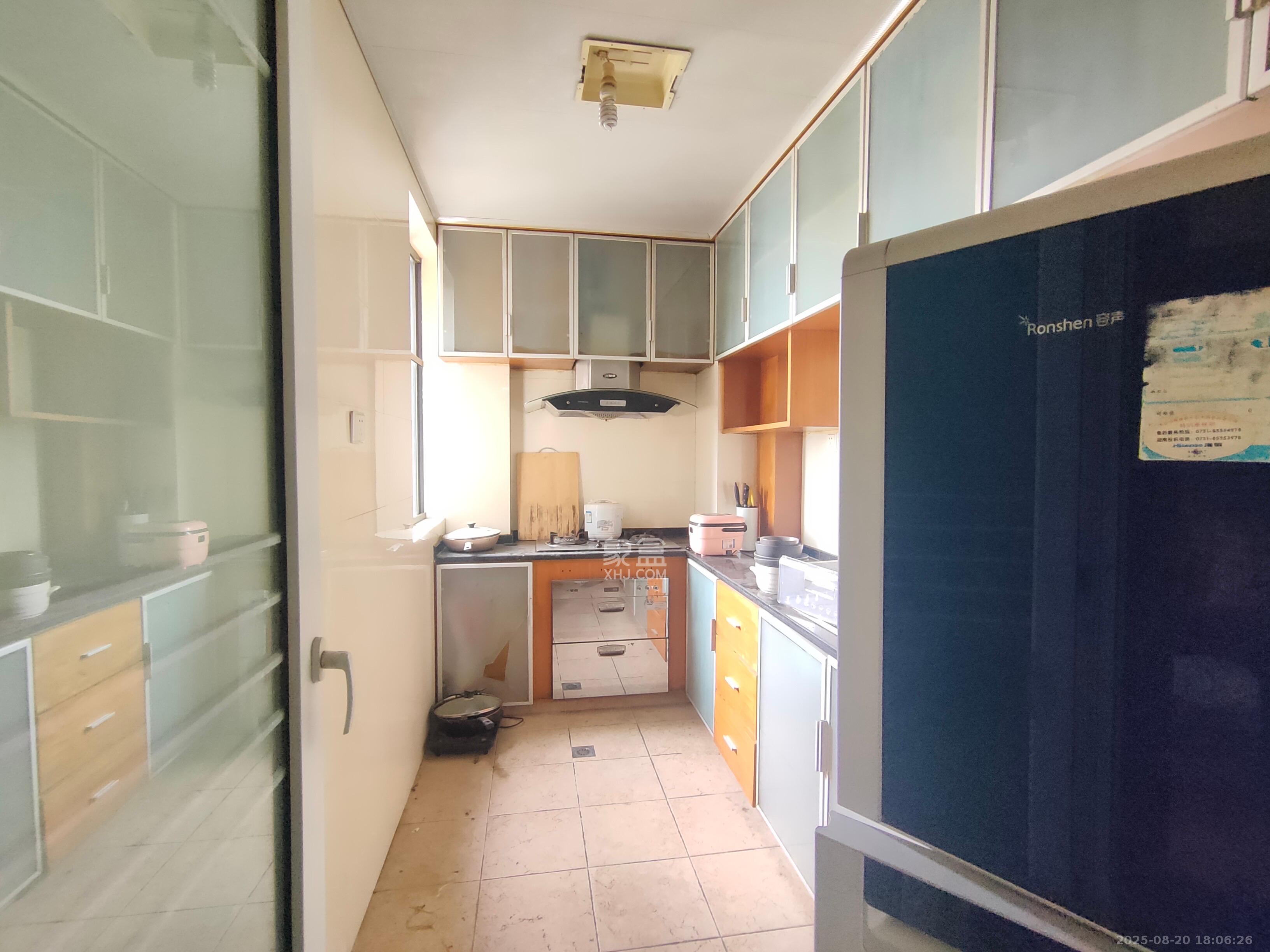 仁和香堤雅境 3室2厅2卫 3200.0元/月 仁和香堤雅境 3室2厅2卫 3200.0元/月室内图