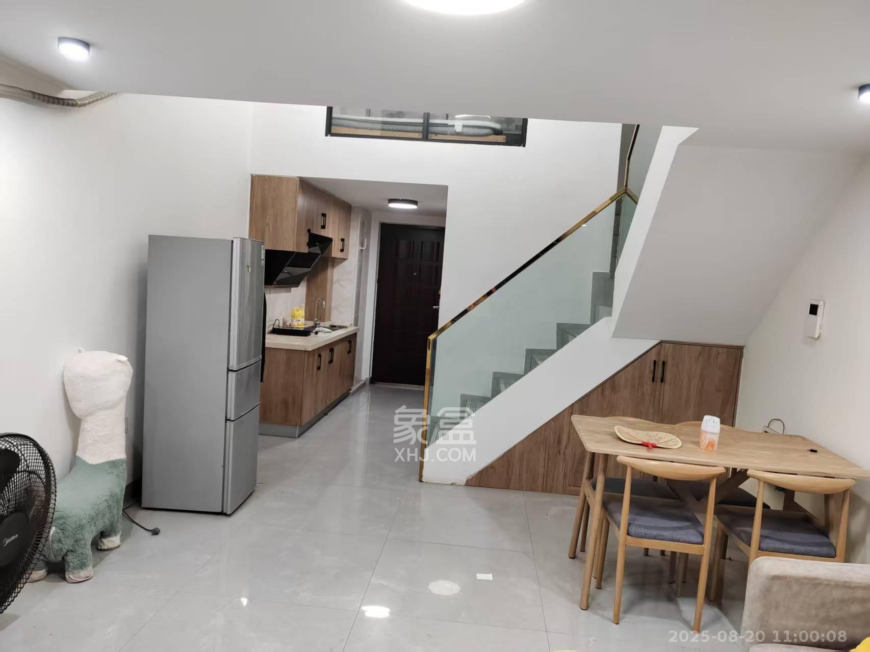 嘉宇银杉(嘉宇西苑)  2室2厅1卫    1700.0元/月 嘉宇银杉(嘉宇西苑)  2室2厅1卫    1700.0元/月室内图1