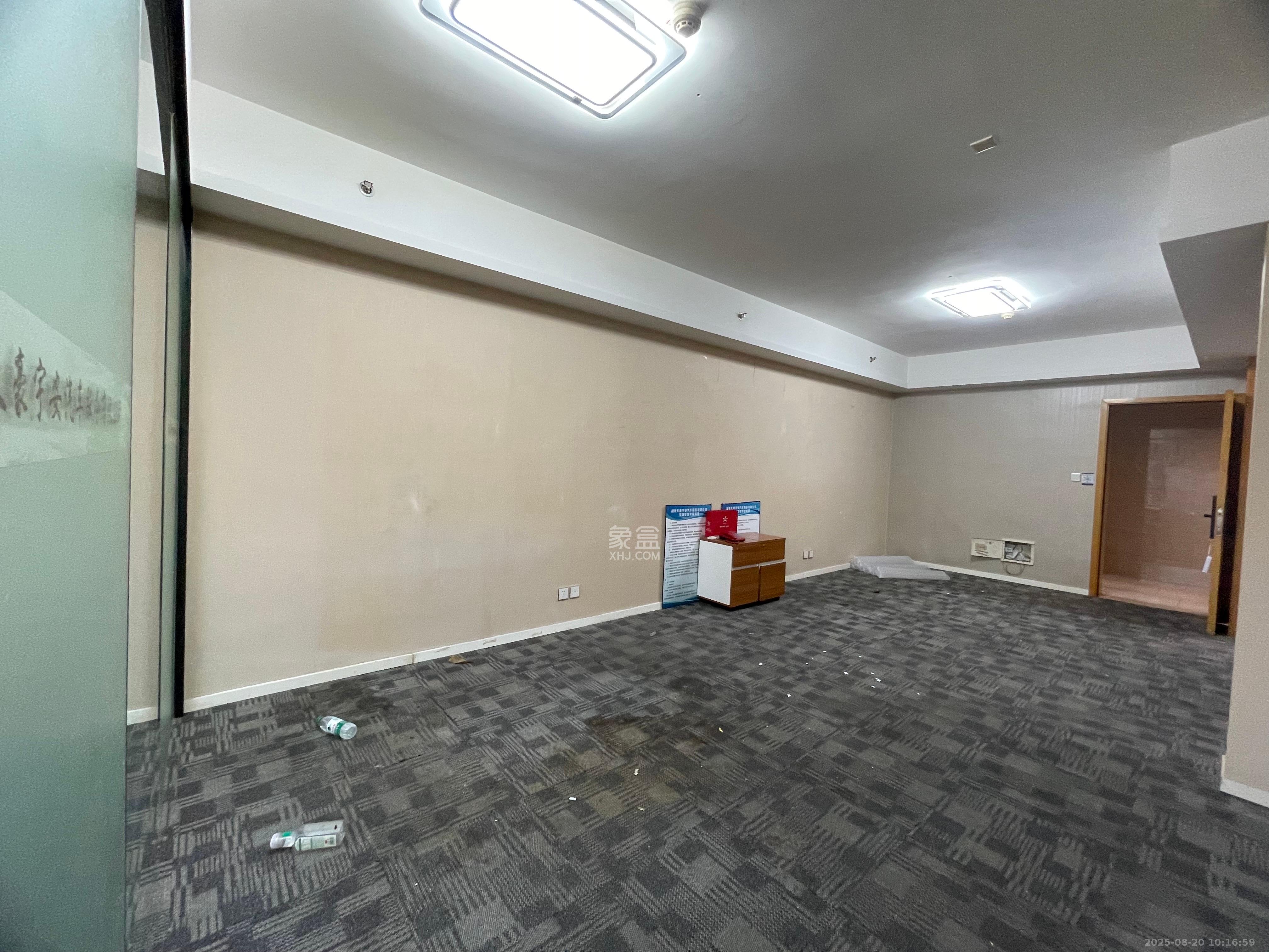 德思勤城市广场(宝格丽公寓) 1室1厅1卫 2500.0元/月 德思勤城市广场(宝格丽公寓) 1室1厅1卫 2500.0元/月室内图