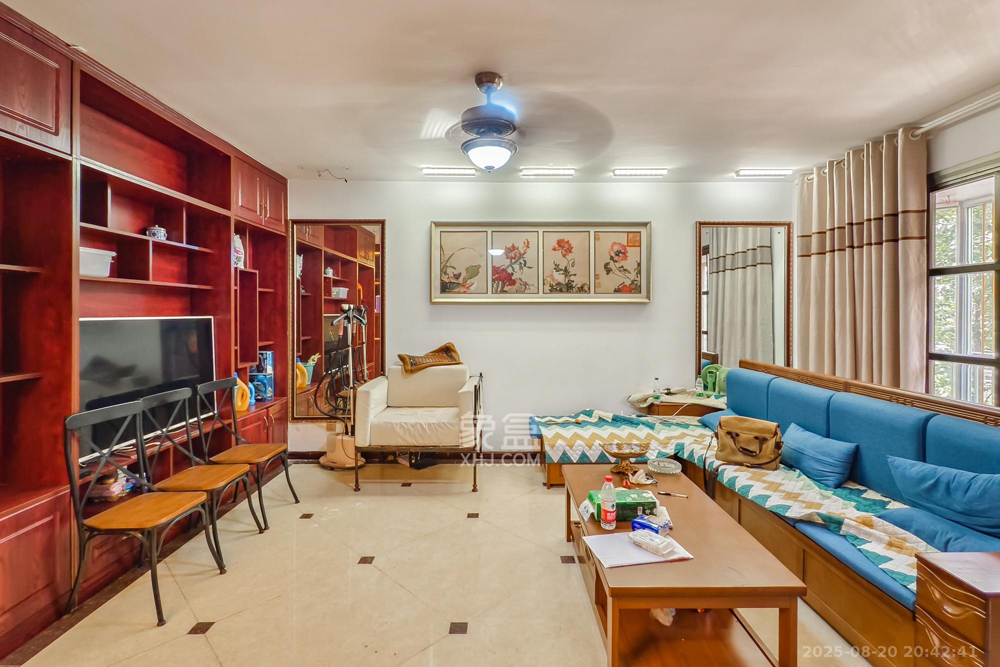 金色山庄 3室2厅2卫 105.0万 金色山庄 3室2厅2卫 105.0万客厅