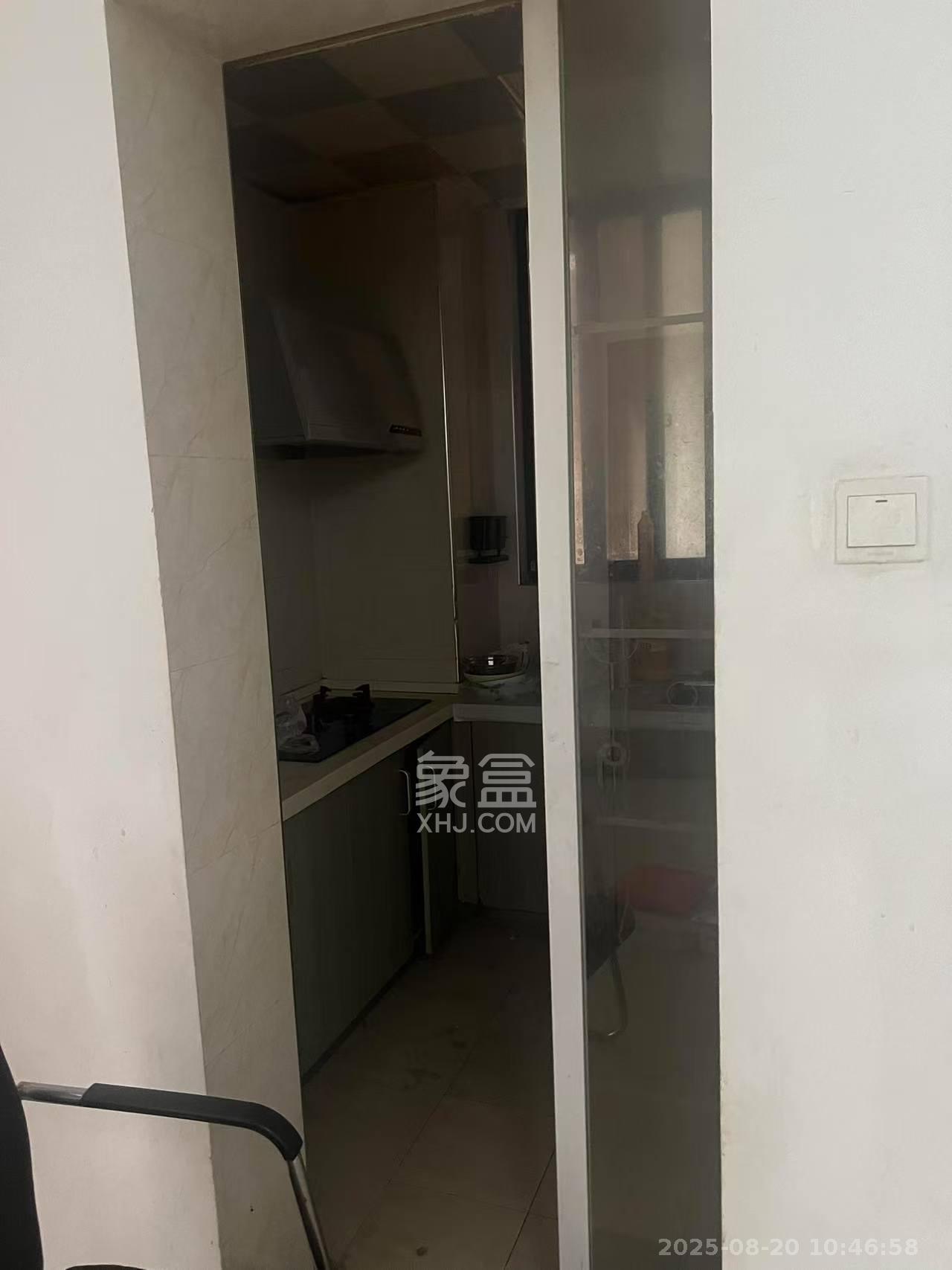 兴隆景苑  1室2厅1卫    1700.0元/月 兴隆景苑  1室2厅1卫    1700.0元/月室内图