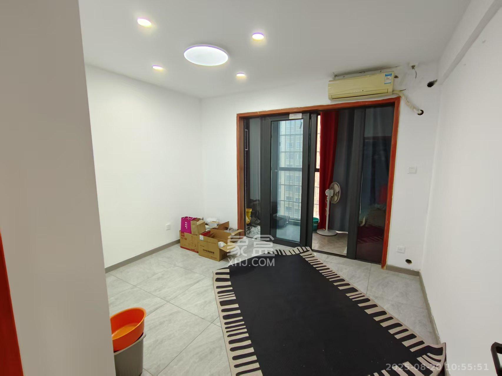 华城广场 4室2厅1卫 2000.0元/月 华城广场 4室2厅1卫 2000.0元/月室内图