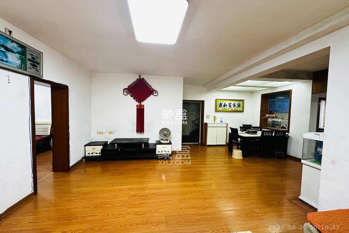 中南汽车世界 3室2厅1卫 1500.0元/月 中南汽车世界 3室2厅1卫 1500.0元/月室内图